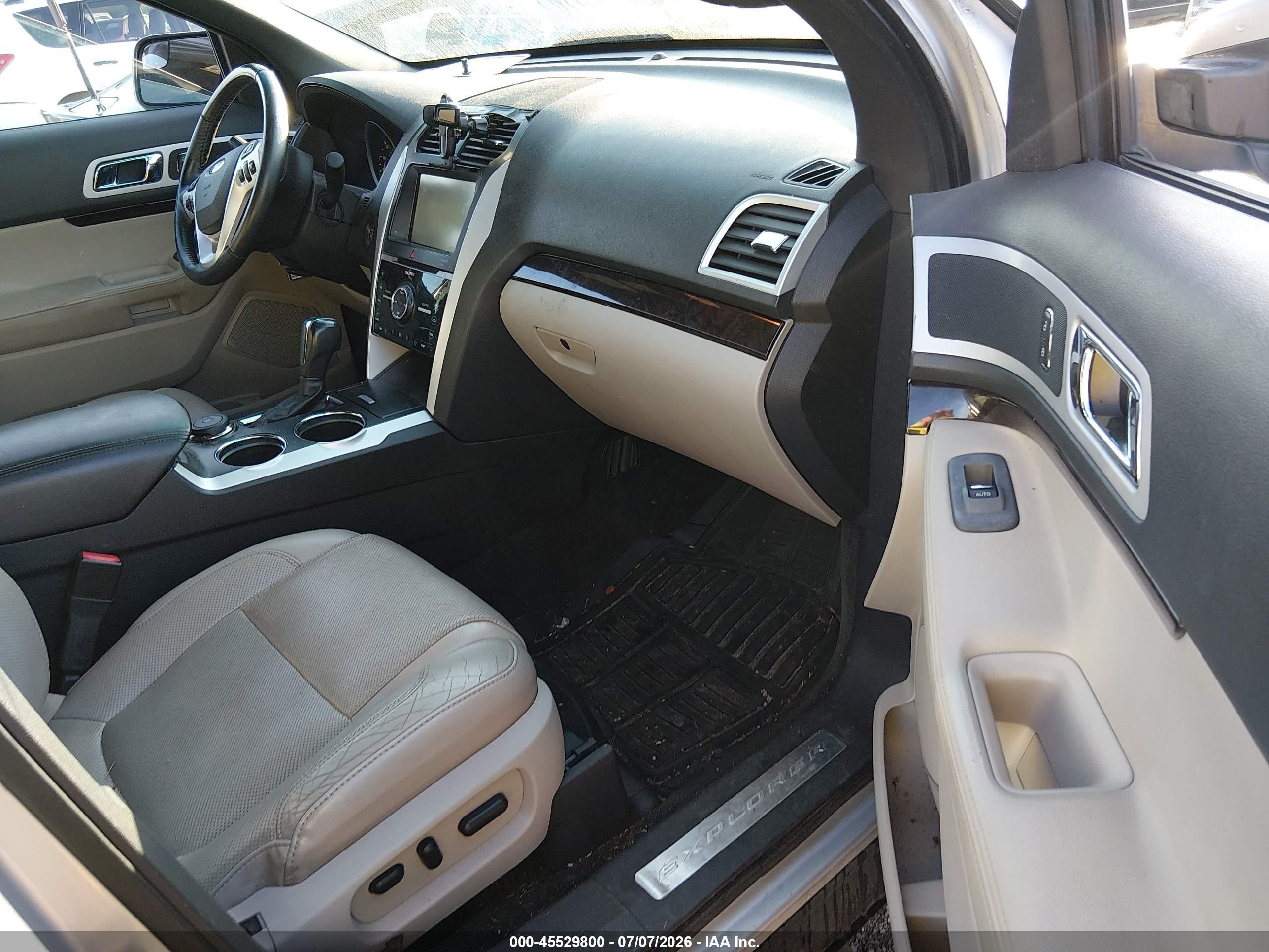 2012 Ford Explorer Limited Серебряный vin: 1FMHK8F84CGA12197