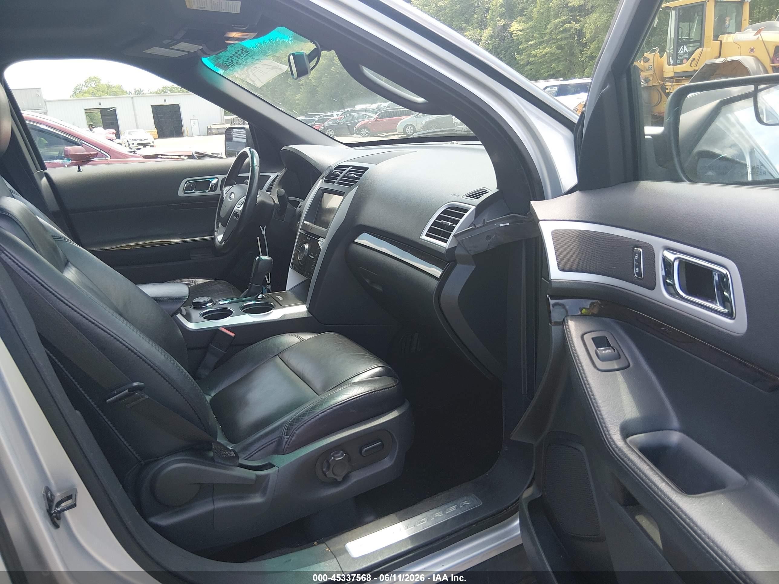 2011 Ford Explorer Limited Серебряный vin: 1FMHK8F88BGA66049