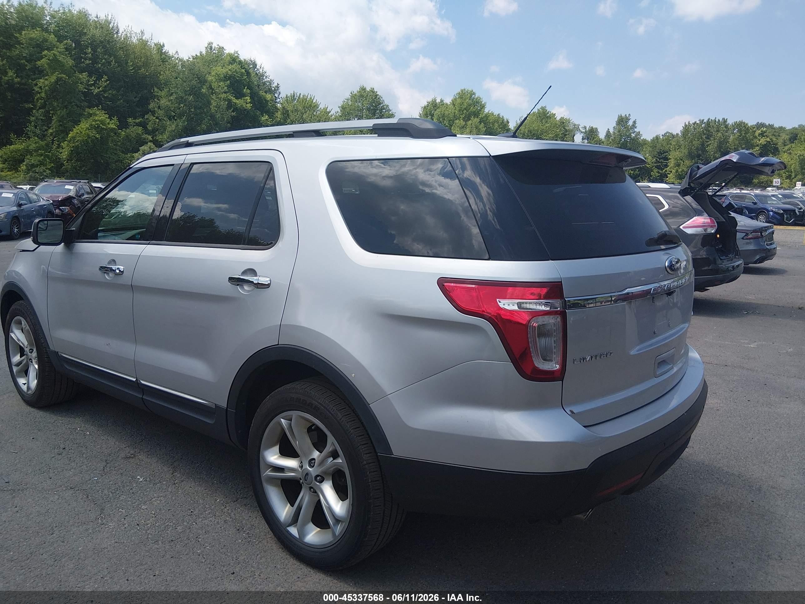 2011 Ford Explorer Limited Серебряный vin: 1FMHK8F88BGA66049