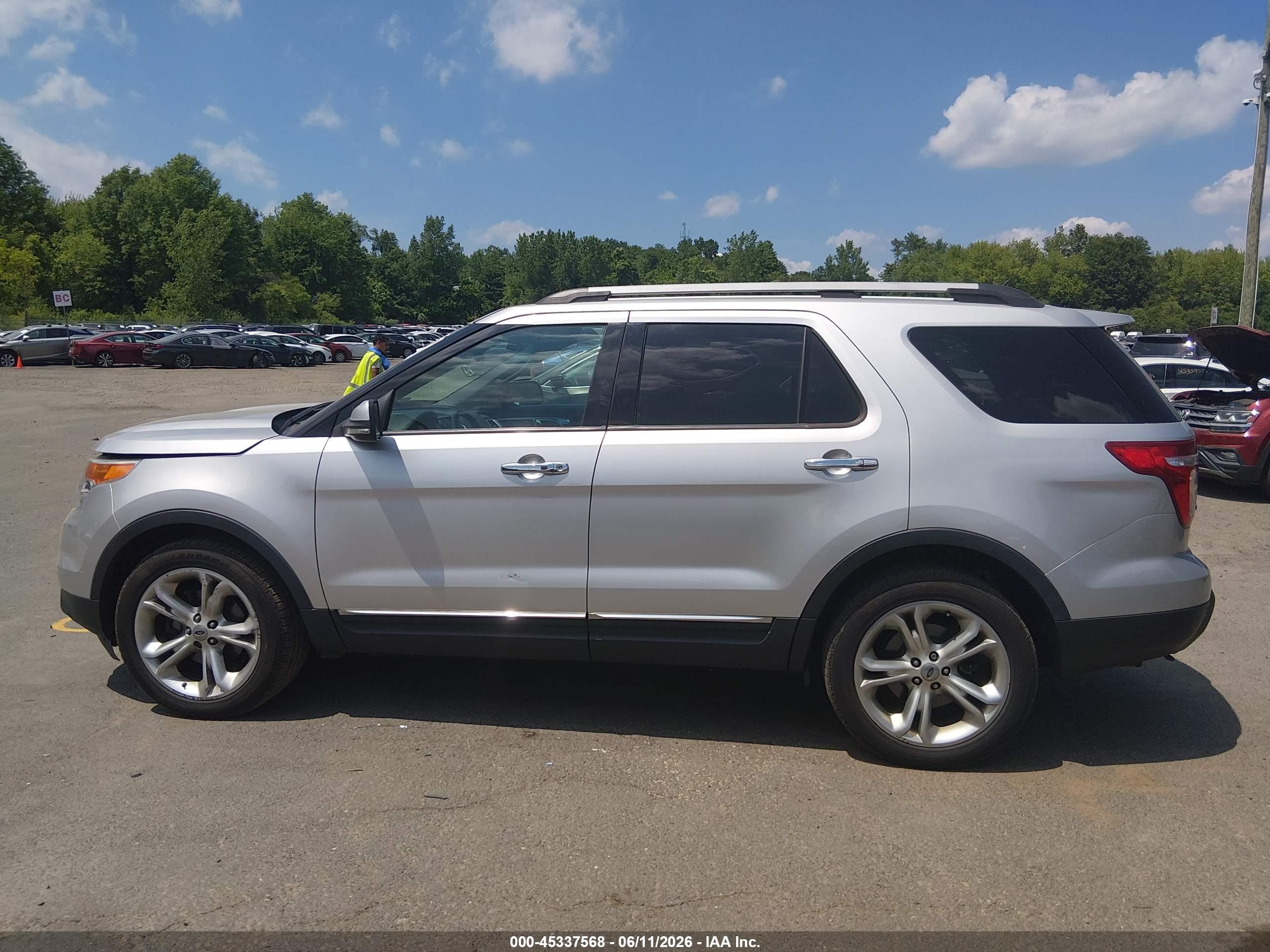 2011 Ford Explorer Limited Серебряный vin: 1FMHK8F88BGA66049