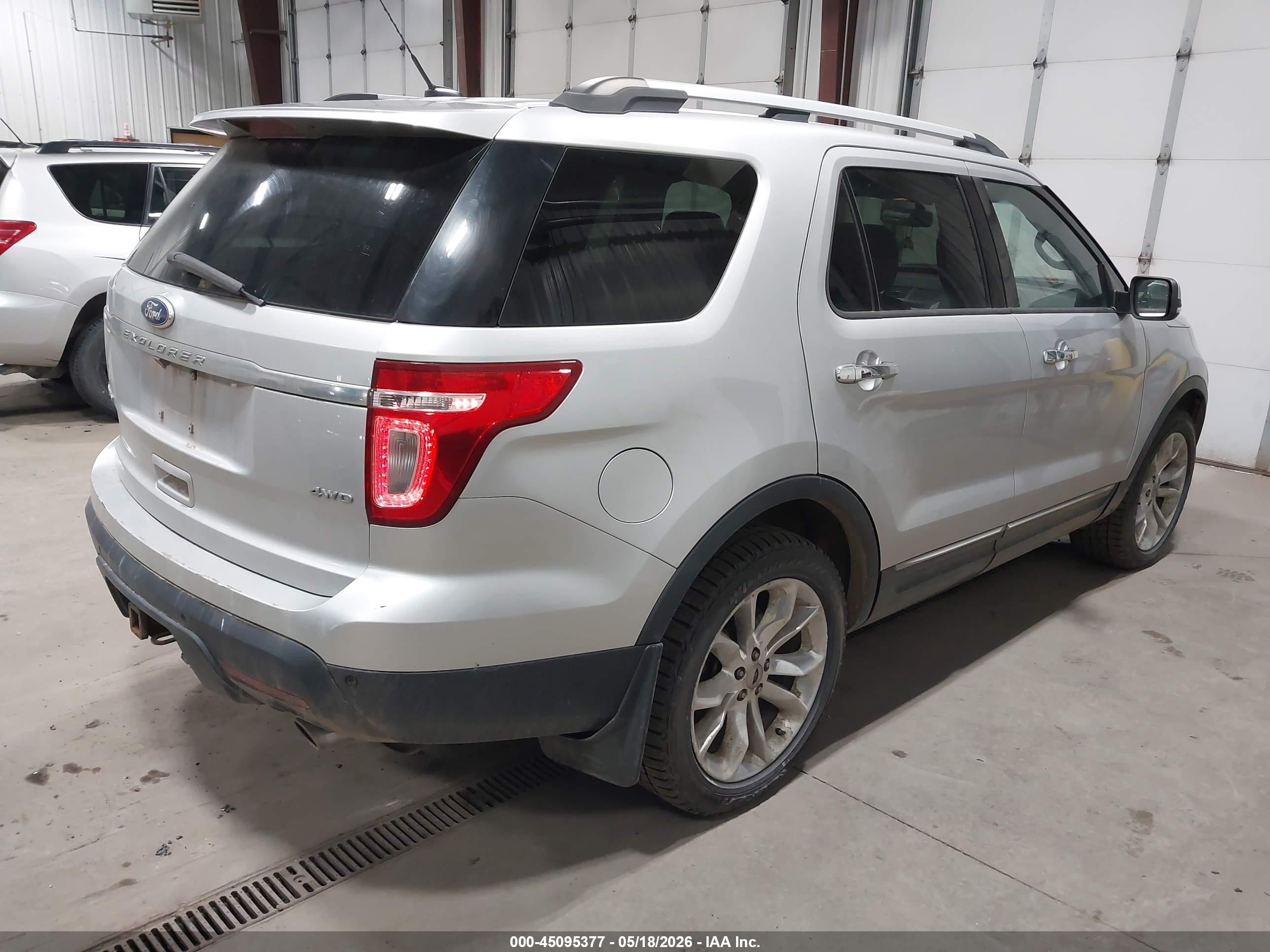 2011 Ford Explorer Limited Silver vin: 1FMHK8F89BGA05793