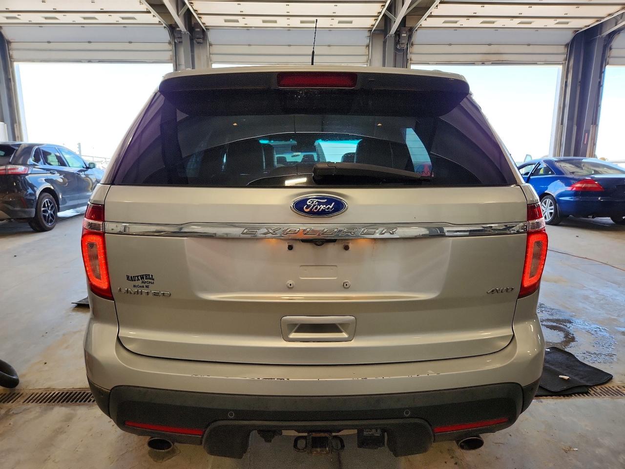 2011 Ford Explorer Limited Silver vin: 1FMHK8F8XBGA46630