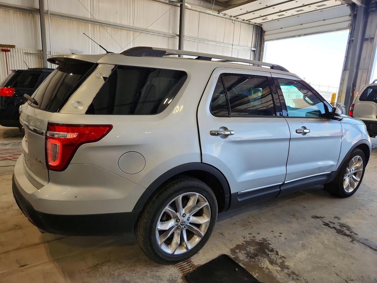 2011 Ford Explorer Limited Silver vin: 1FMHK8F8XBGA46630