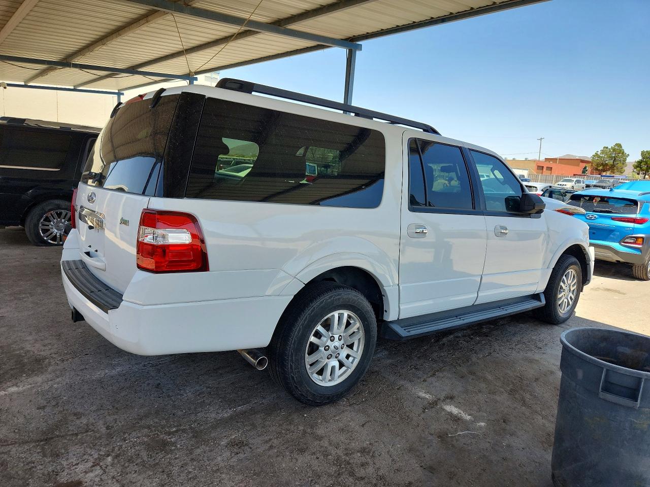 2011 Ford Expedition El Xlt White vin: 1FMJK1H59BEF30070