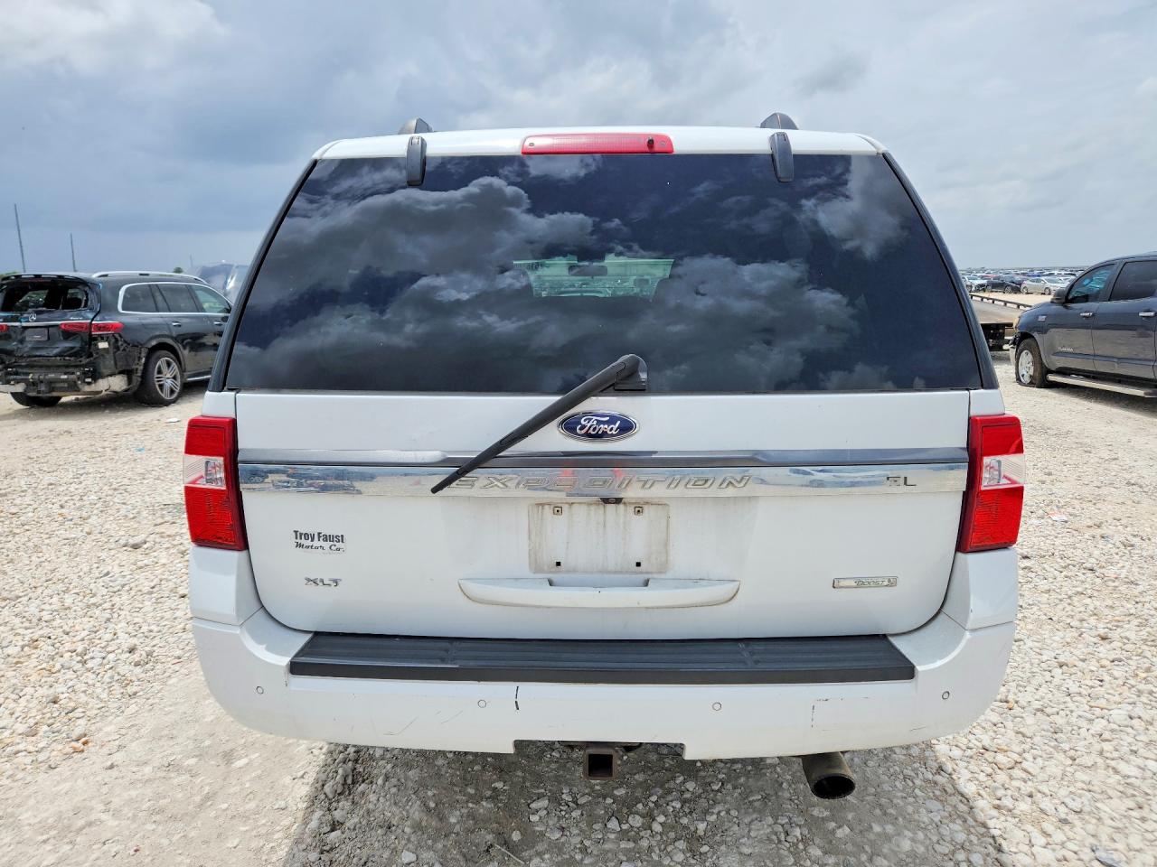 2015 Ford Expedition El Xlt White vin: 1FMJK1HT2FEF09453