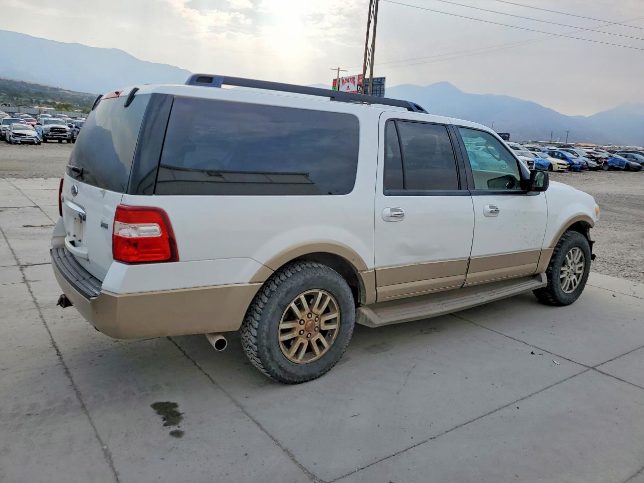 2011 Ford Expedition El Xlt White vin: 1FMJK1J52BEF37744