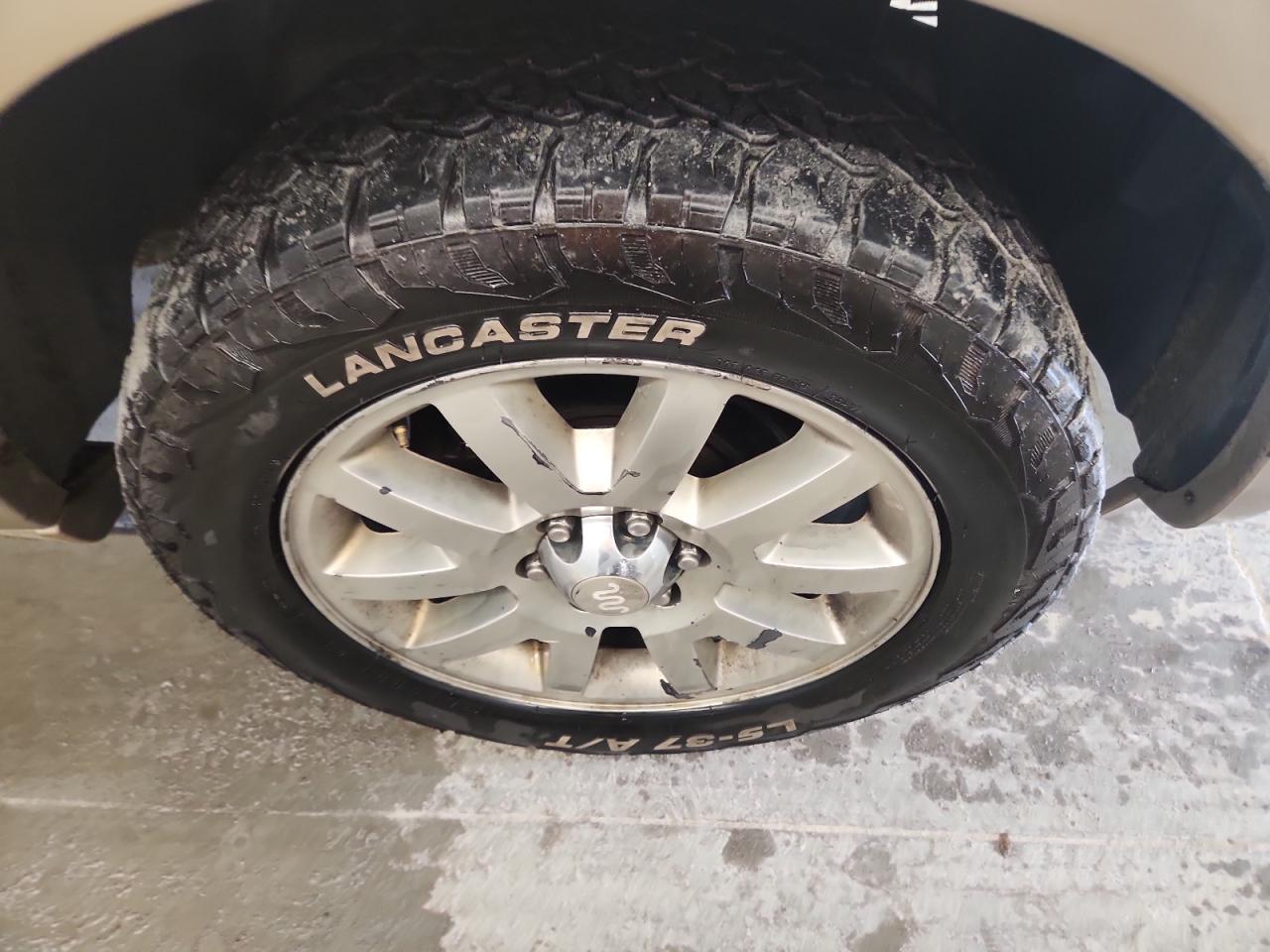 2012 Ford Expedition El Xlt White vin: 1FMJK1J53CEF15463 Damage: Right Front Wheel, Curb Rash, > 12 Inches