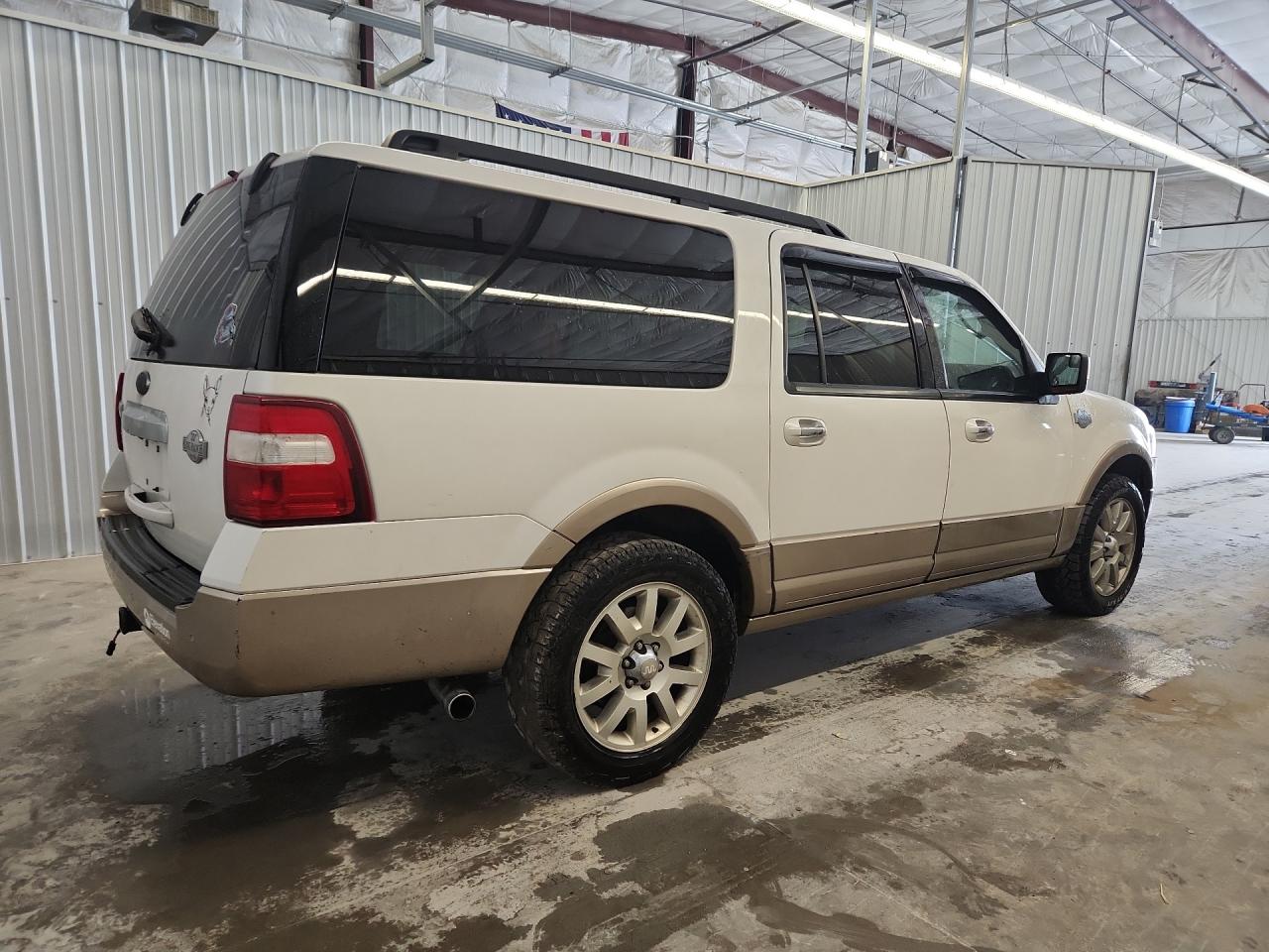 2012 Ford Expedition El Xlt White vin: 1FMJK1J53CEF15463 Damage: Right Qtr Flare, Heavy Scratch, 2 To 3 Inches