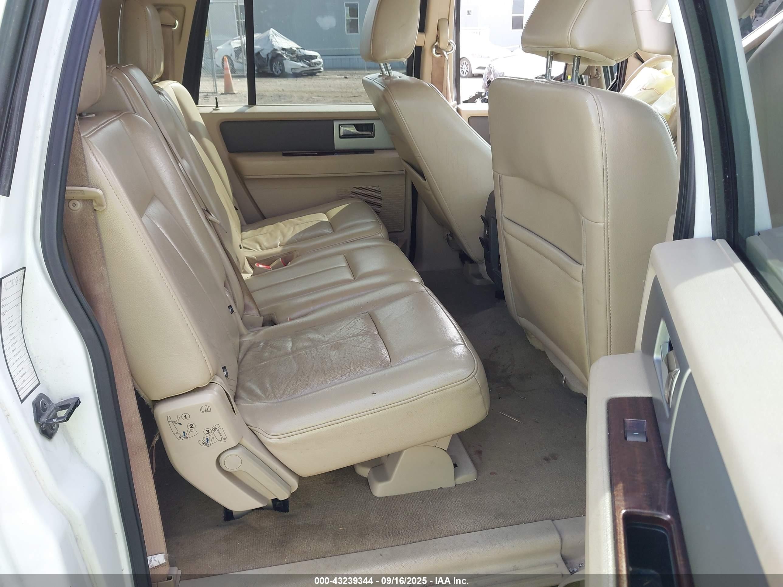 2011 Ford Expedition El Xlt White vin: 1FMJK1J56BEF41408