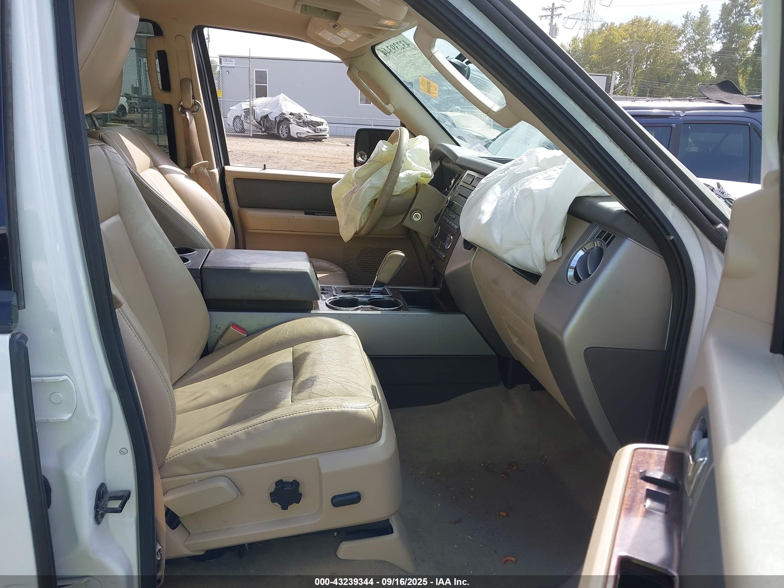 2011 Ford Expedition El Xlt White vin: 1FMJK1J56BEF41408