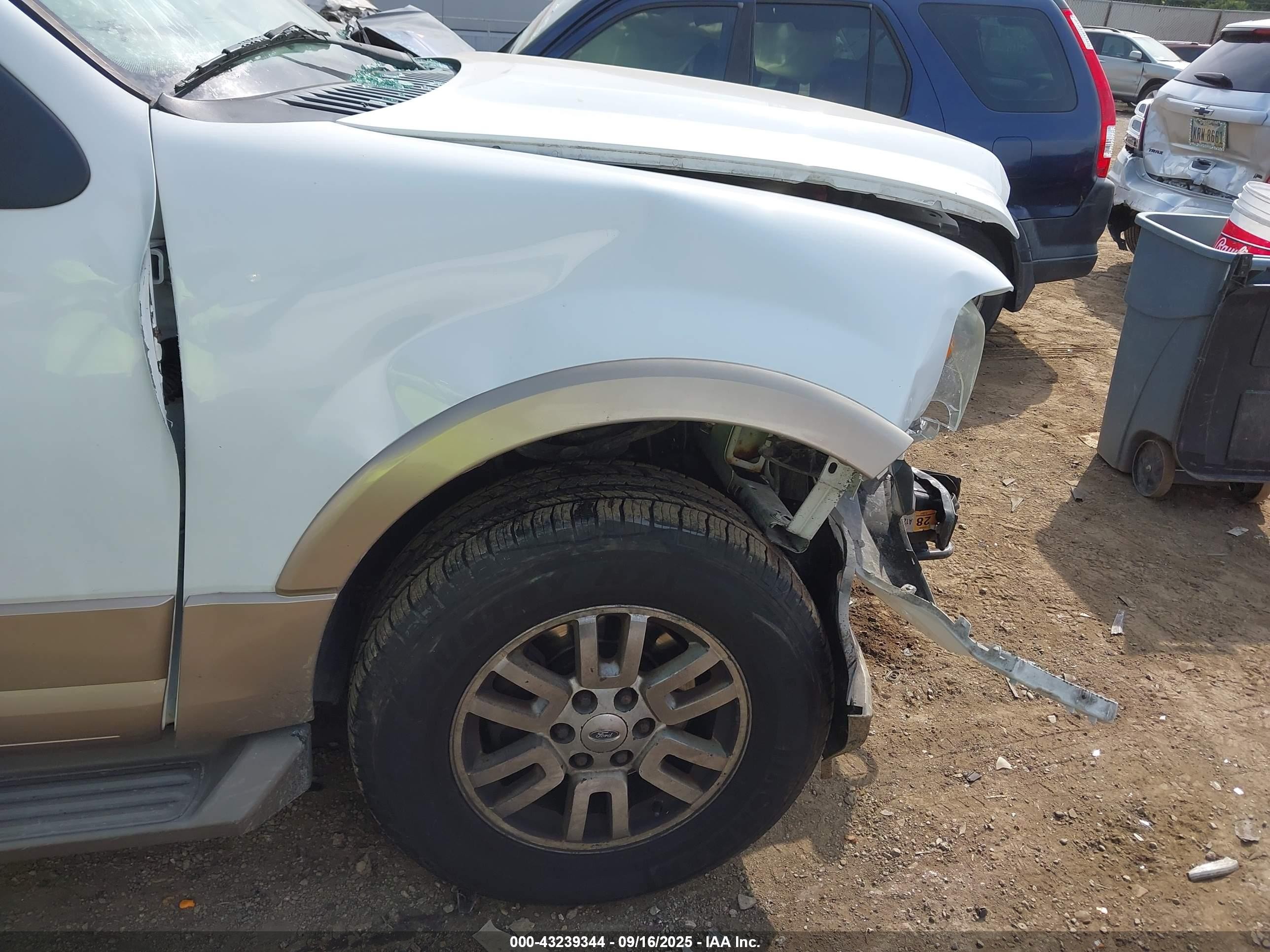 2011 Ford Expedition El Xlt White vin: 1FMJK1J56BEF41408