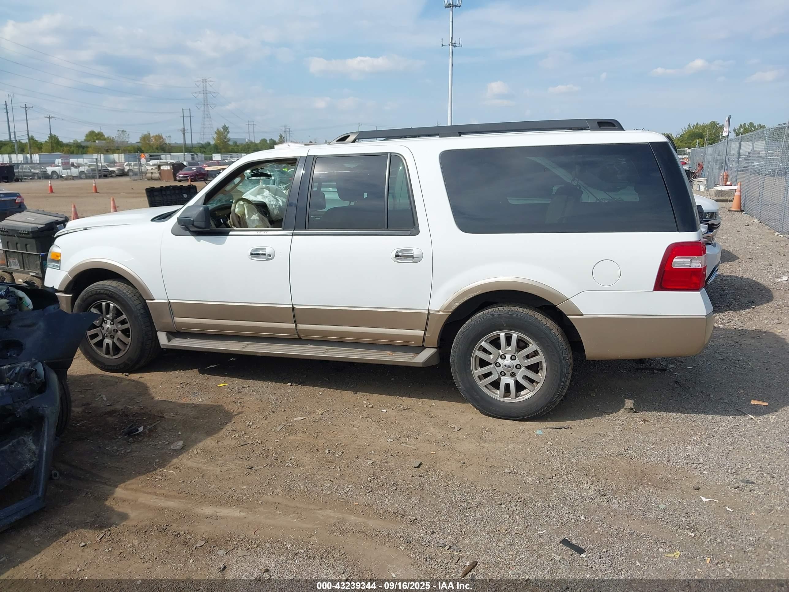 2011 Ford Expedition El Xlt White vin: 1FMJK1J56BEF41408