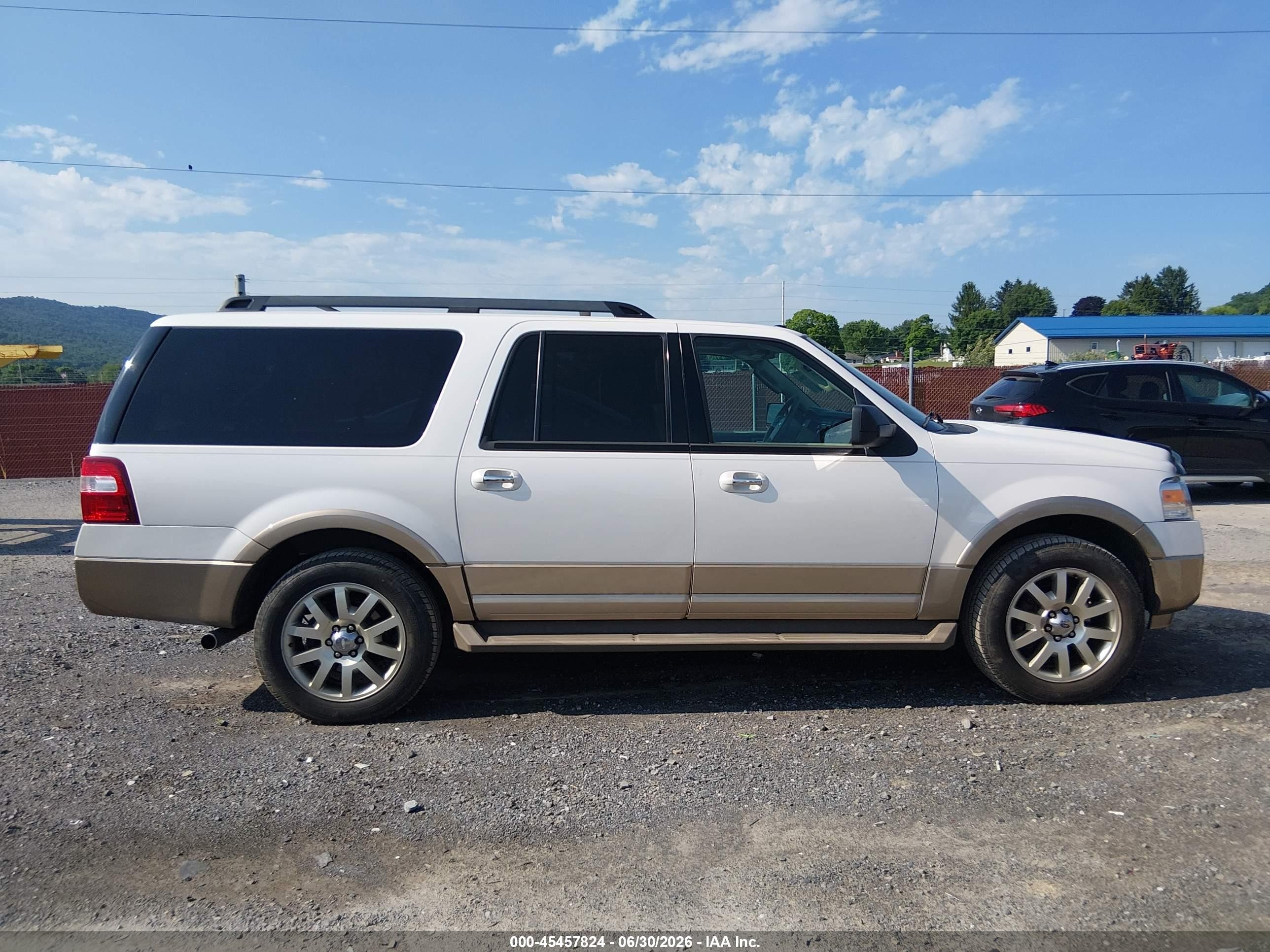 2011 Ford Expedition El Xlt White vin: 1FMJK1J57BEF30854
