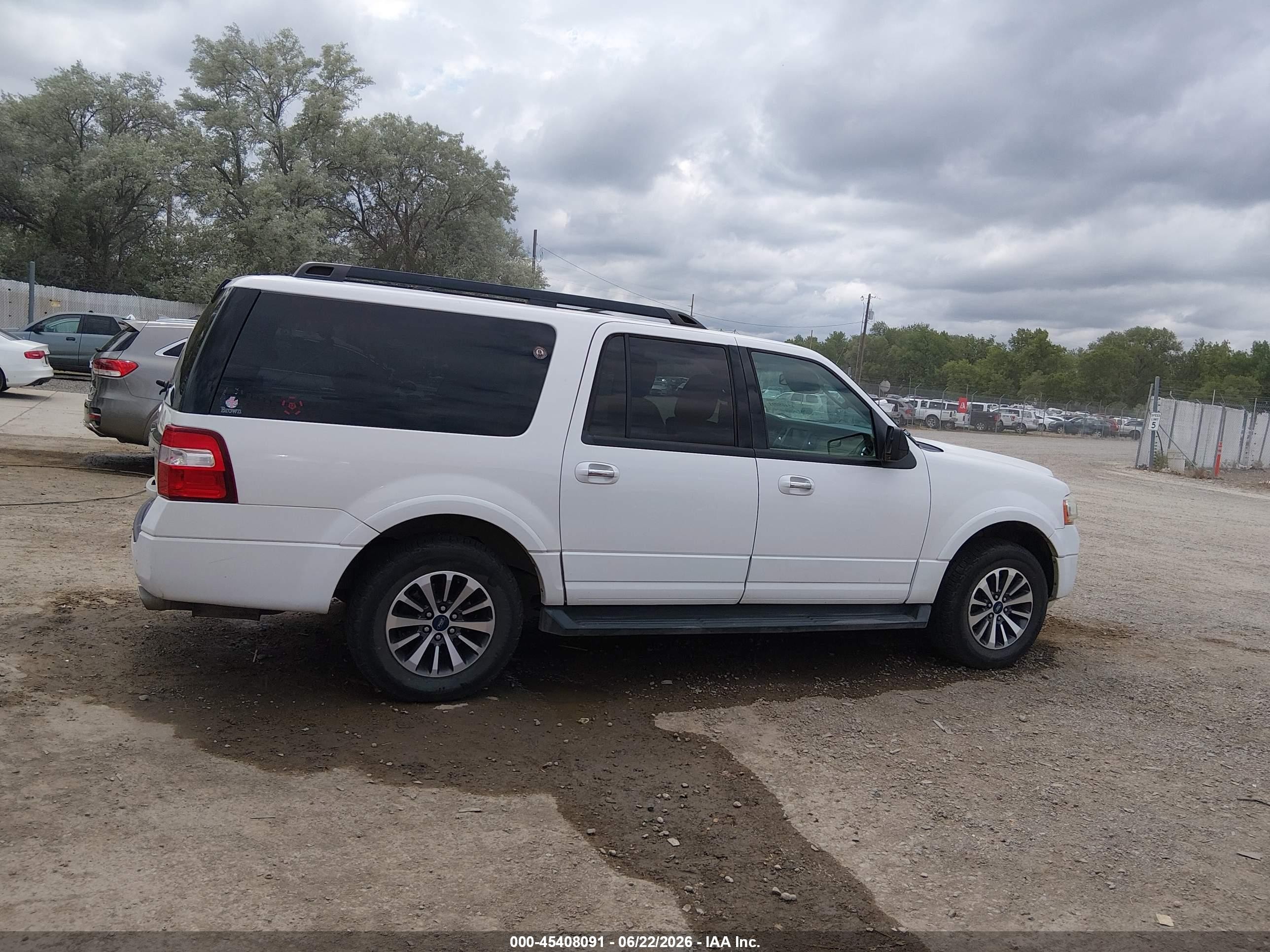 2015 Ford Expedition El Xlt White vin: 1FMJK1JT1FEF15416