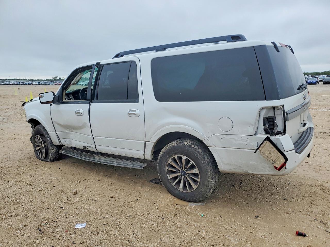 2015 Ford Expedition El Xlt White vin: 1FMJK1JT6FEF14746
