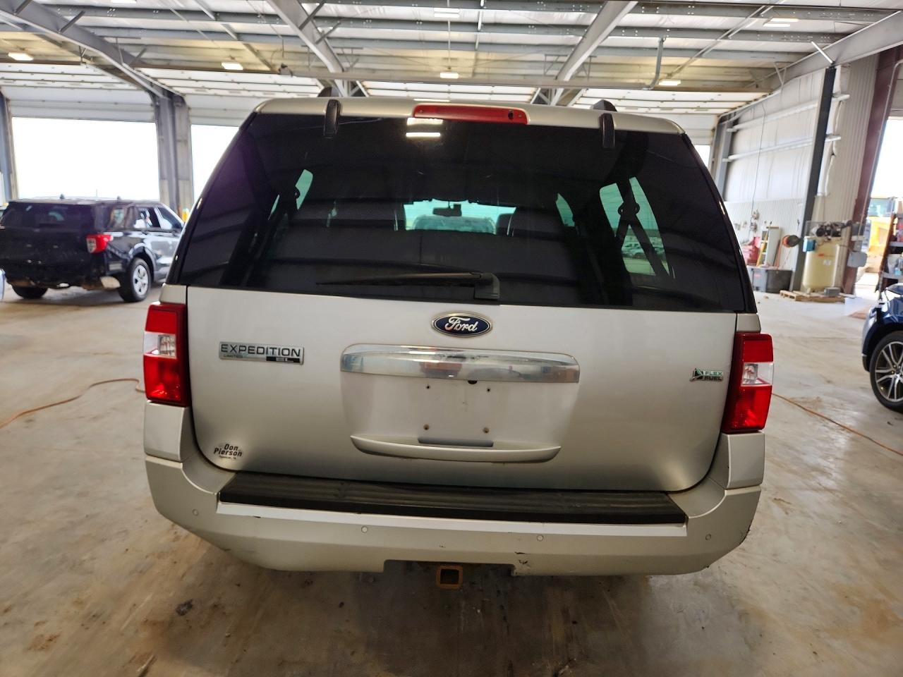 2011 Ford Expedition El Limited Серебряный vin: 1FMJK2A59BEF18937