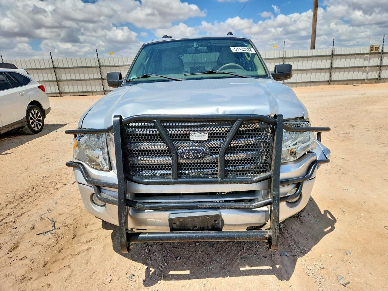 2010 Ford Expedition Xlt Silver vin: 1FMJU1F57AEB70504