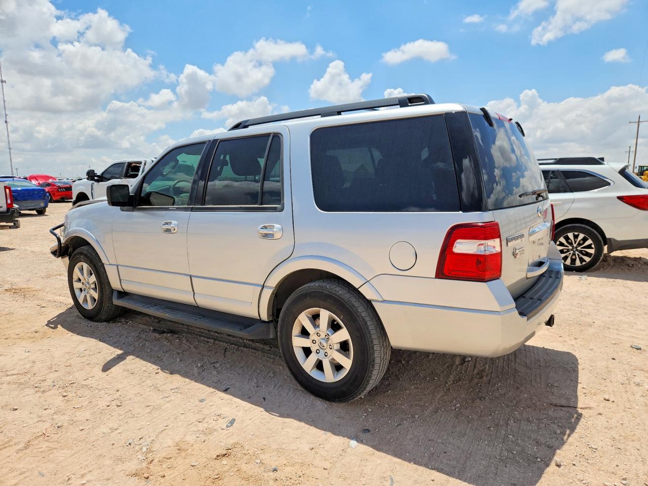 2010 Ford Expedition Xlt Silver vin: 1FMJU1F57AEB70504