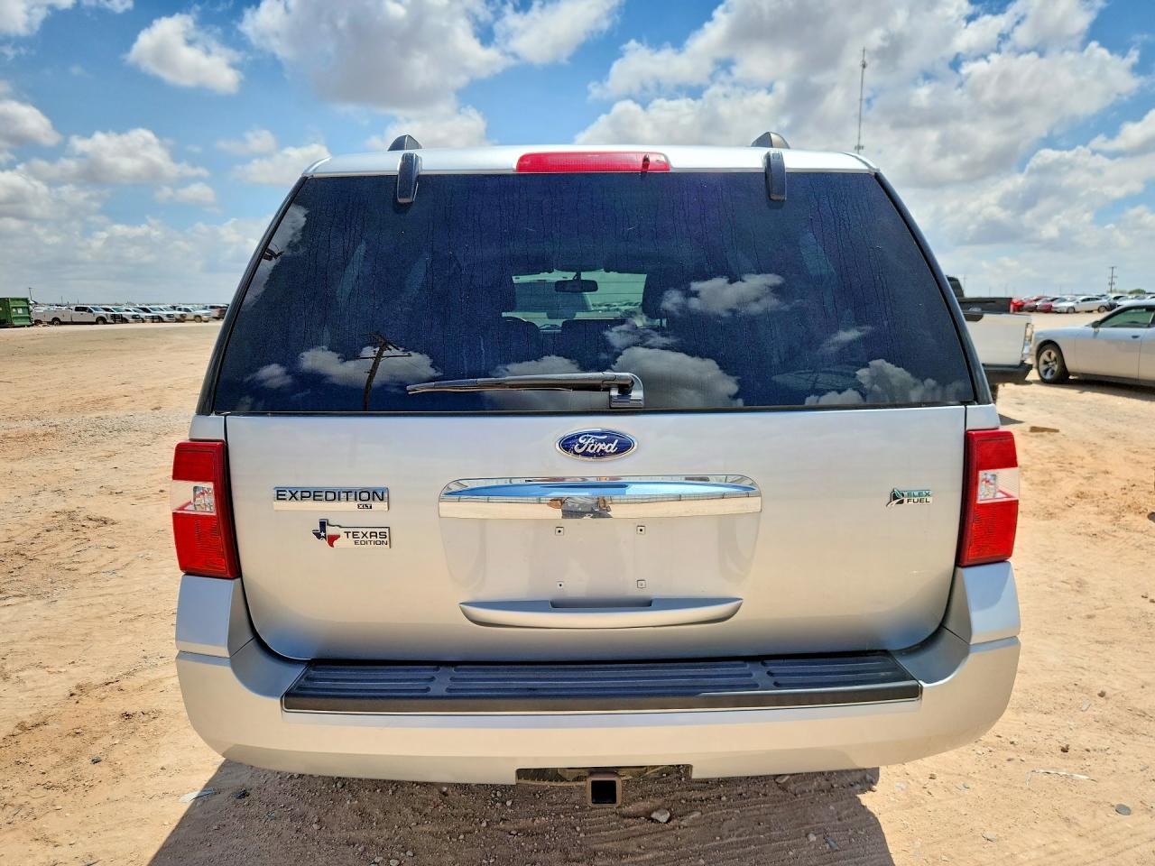 2010 Ford Expedition Xlt Silver vin: 1FMJU1F57AEB70504