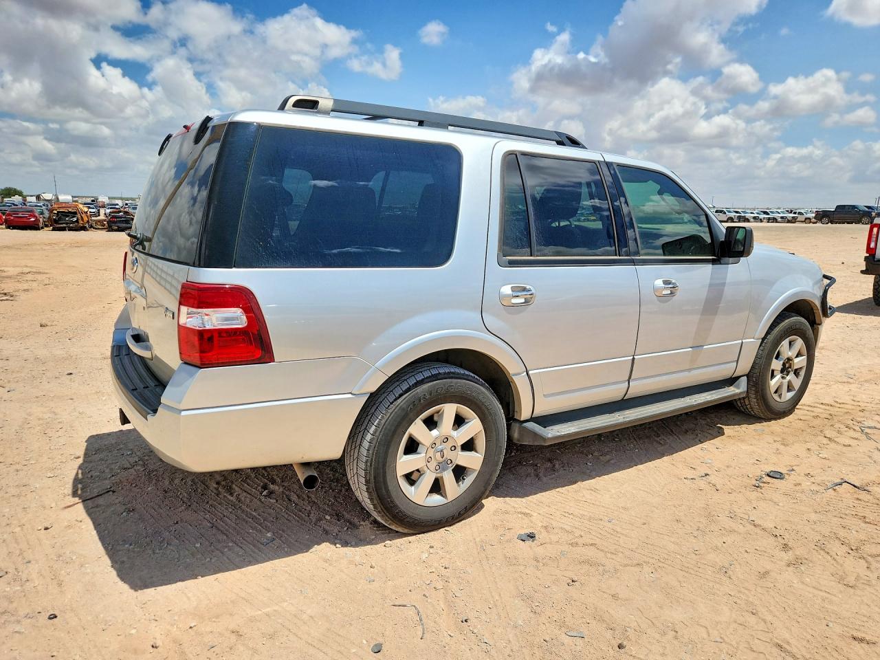 2010 Ford Expedition Xlt Silver vin: 1FMJU1F57AEB70504