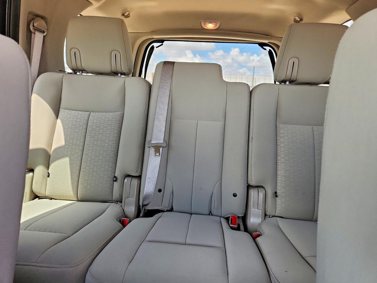 2010 Ford Expedition Xlt Silver vin: 1FMJU1F57AEB70504
