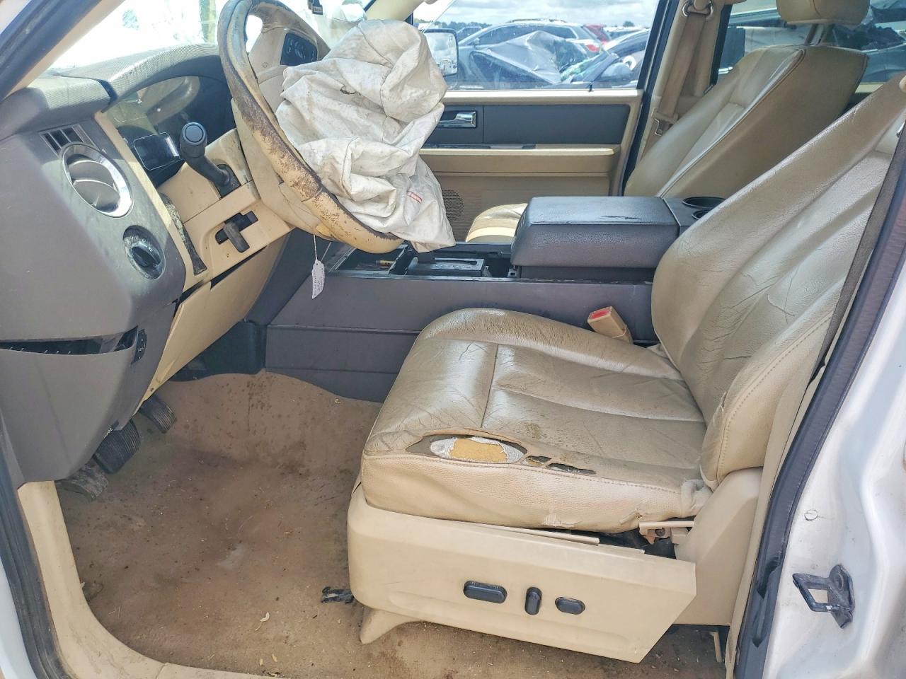2010 Ford Expedition White vin: 1FMJU1F59AEA34164