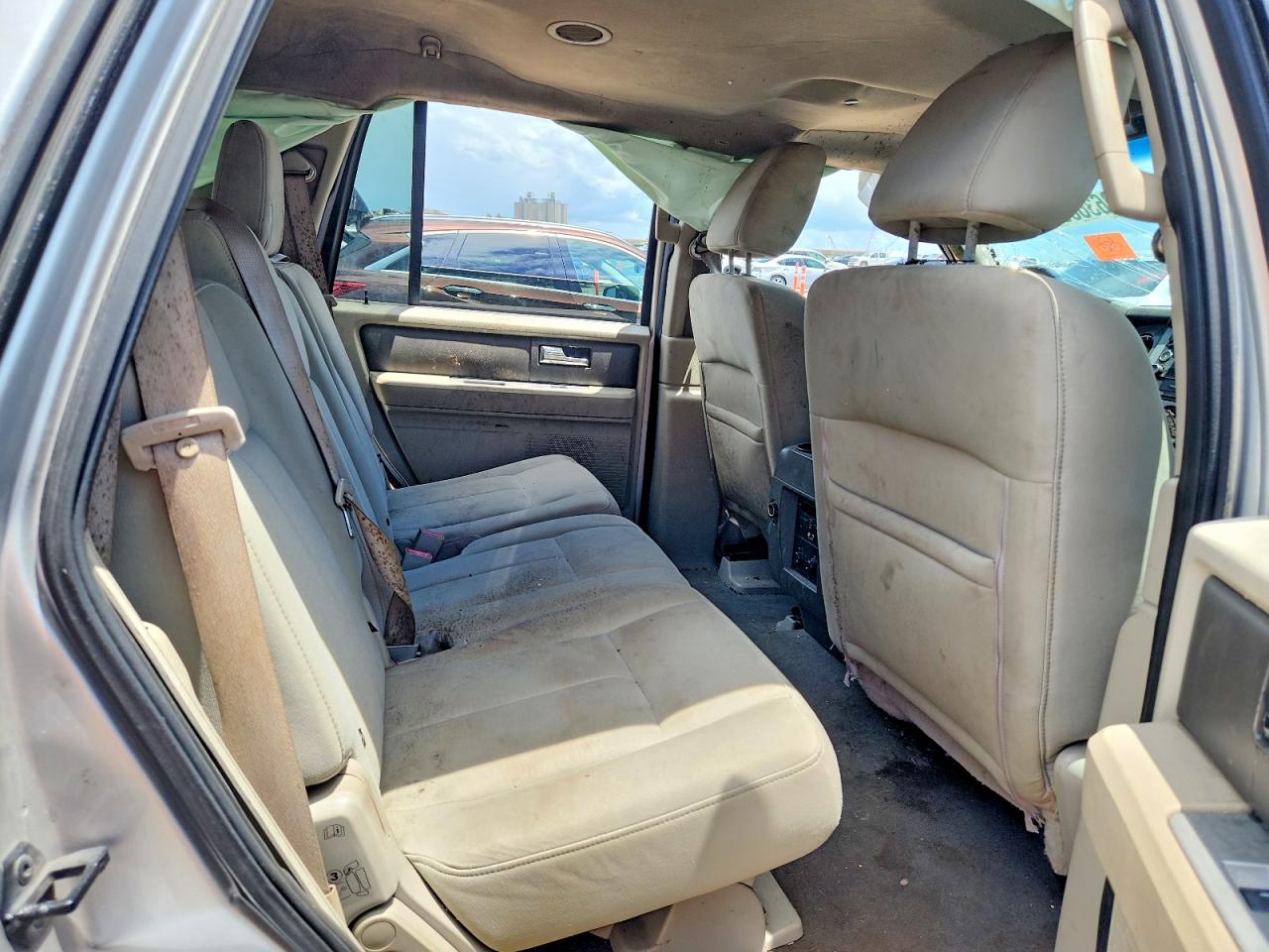 2010 Ford Expedition Xlt Silver vin: 1FMJU1F5XAEA88184