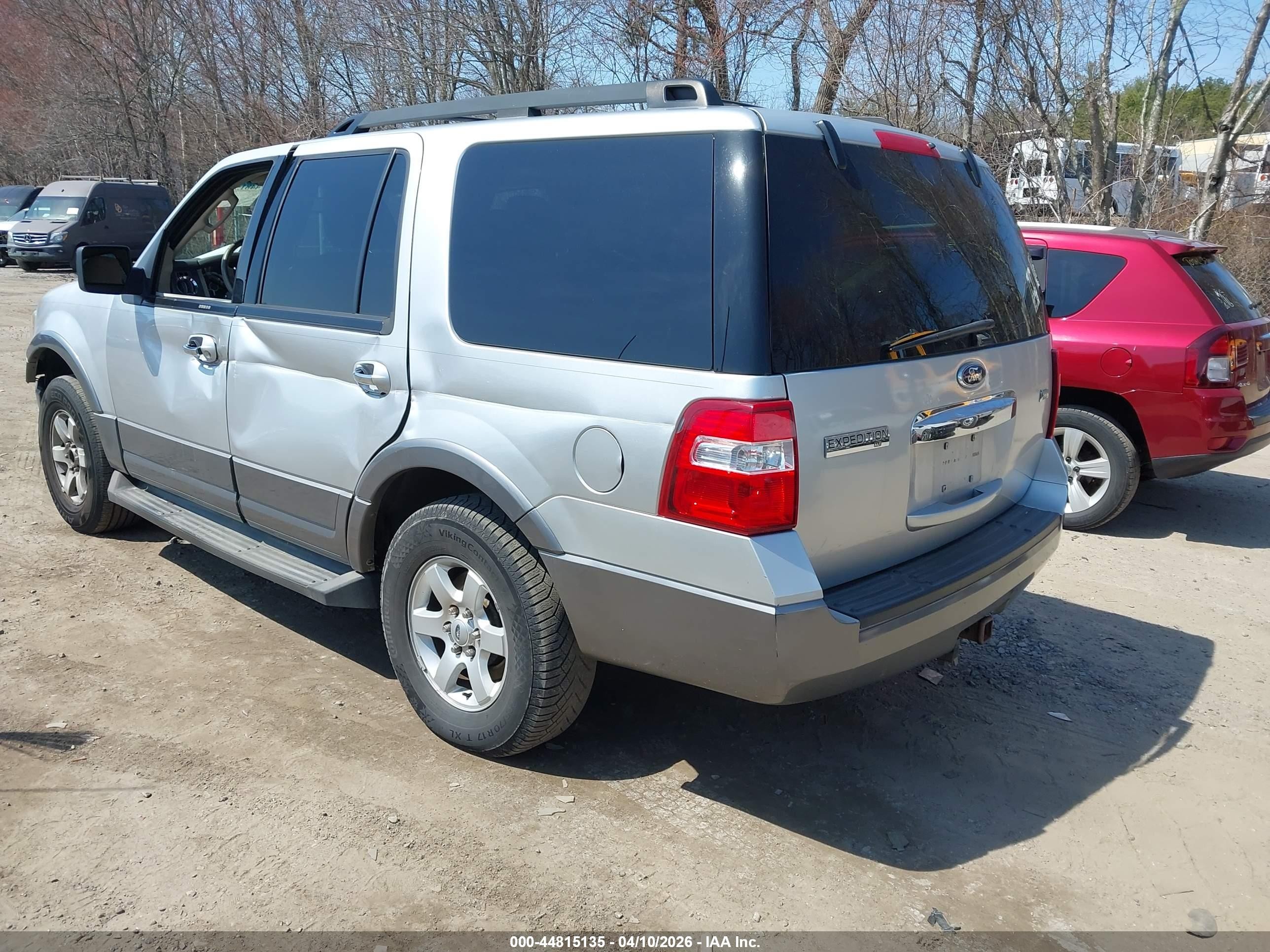 2010 Ford Expedition Xlt Silver vin: 1FMJU1G50AEB58905