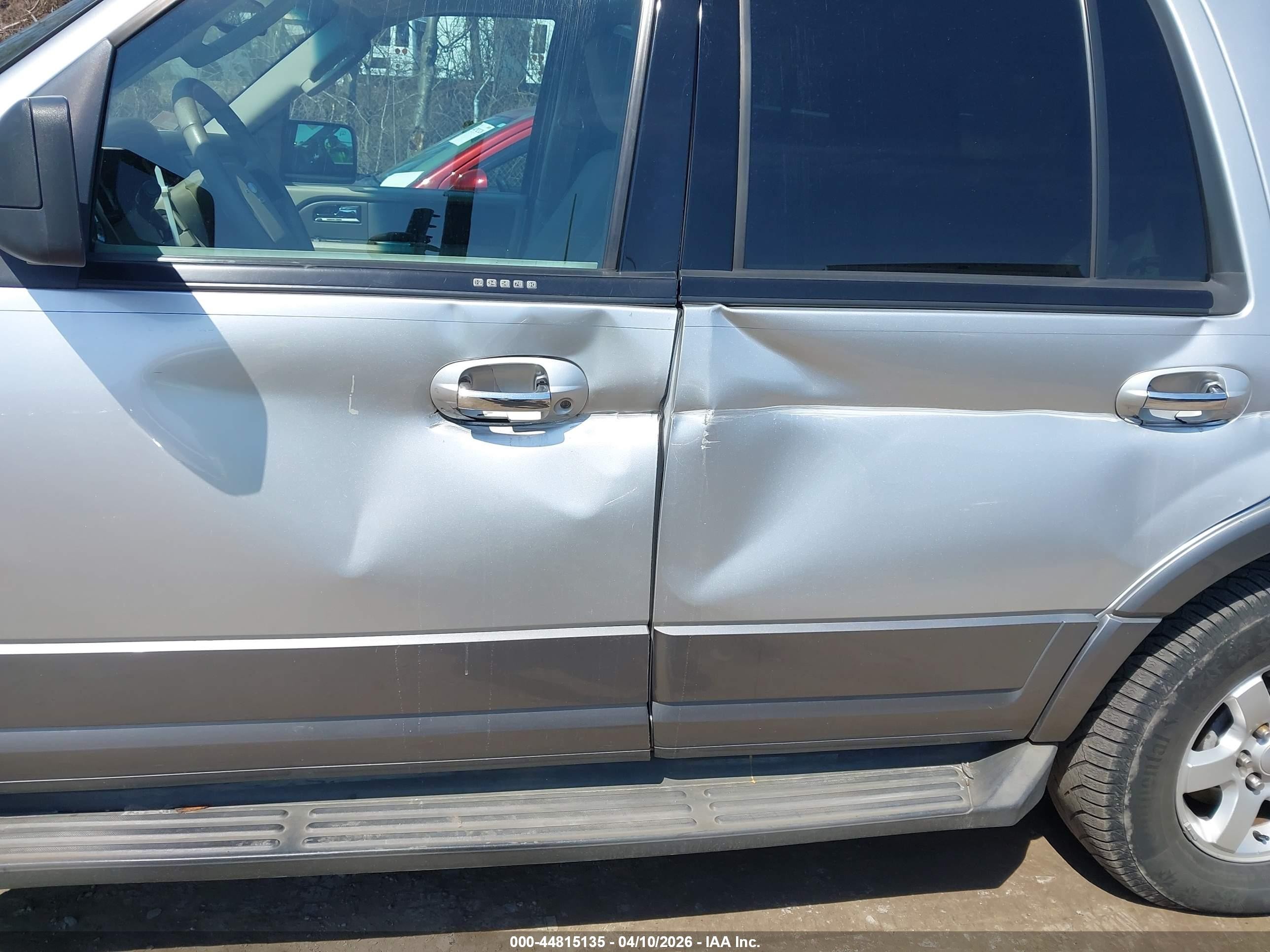 2010 Ford Expedition Xlt Silver vin: 1FMJU1G50AEB58905