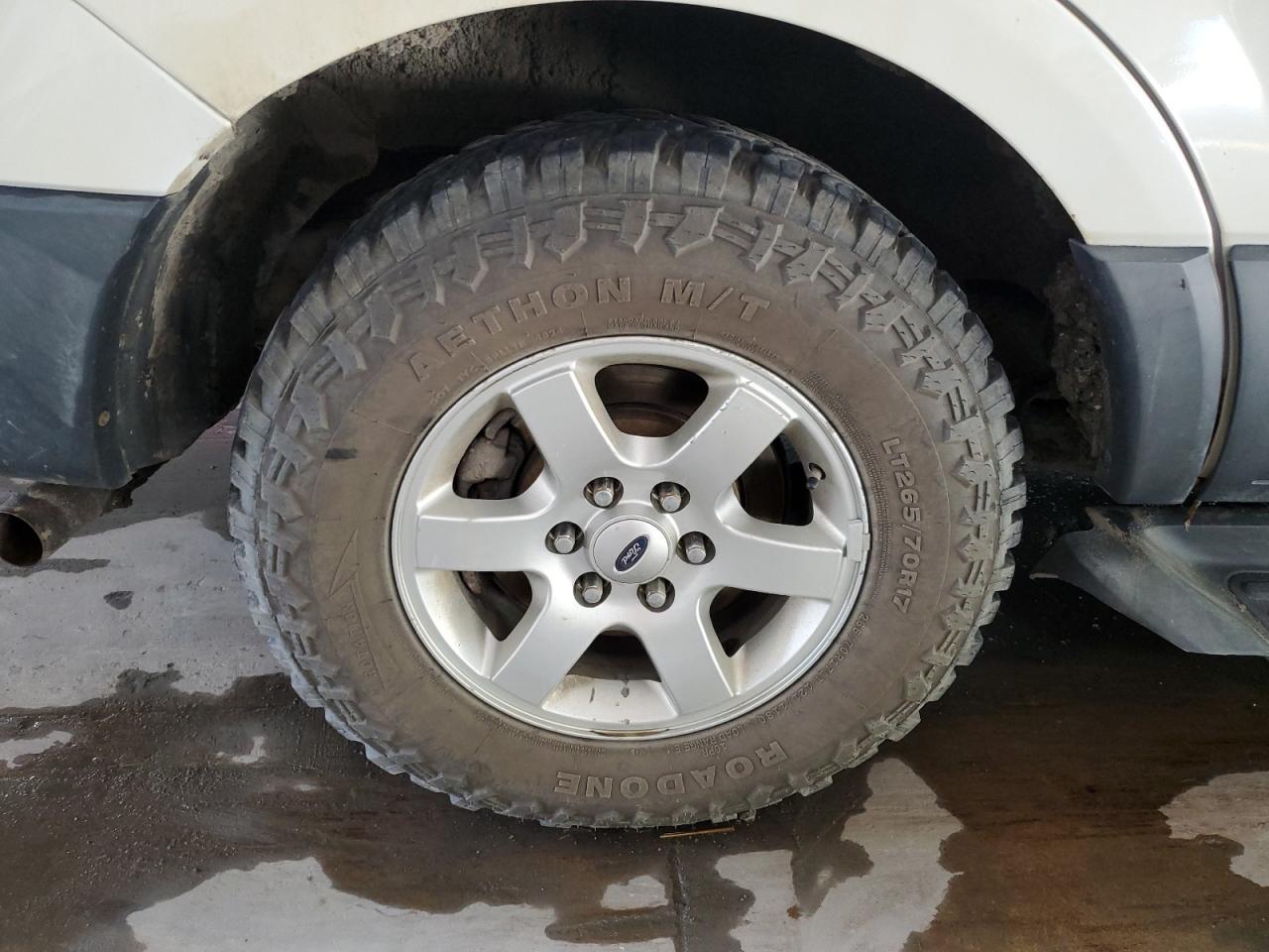 2012 Ford Expedition Xl White vin: 1FMJU1G55CEF29074 Damage: Right Rear Wheel, Curb Rash, 9 To 10 Inches