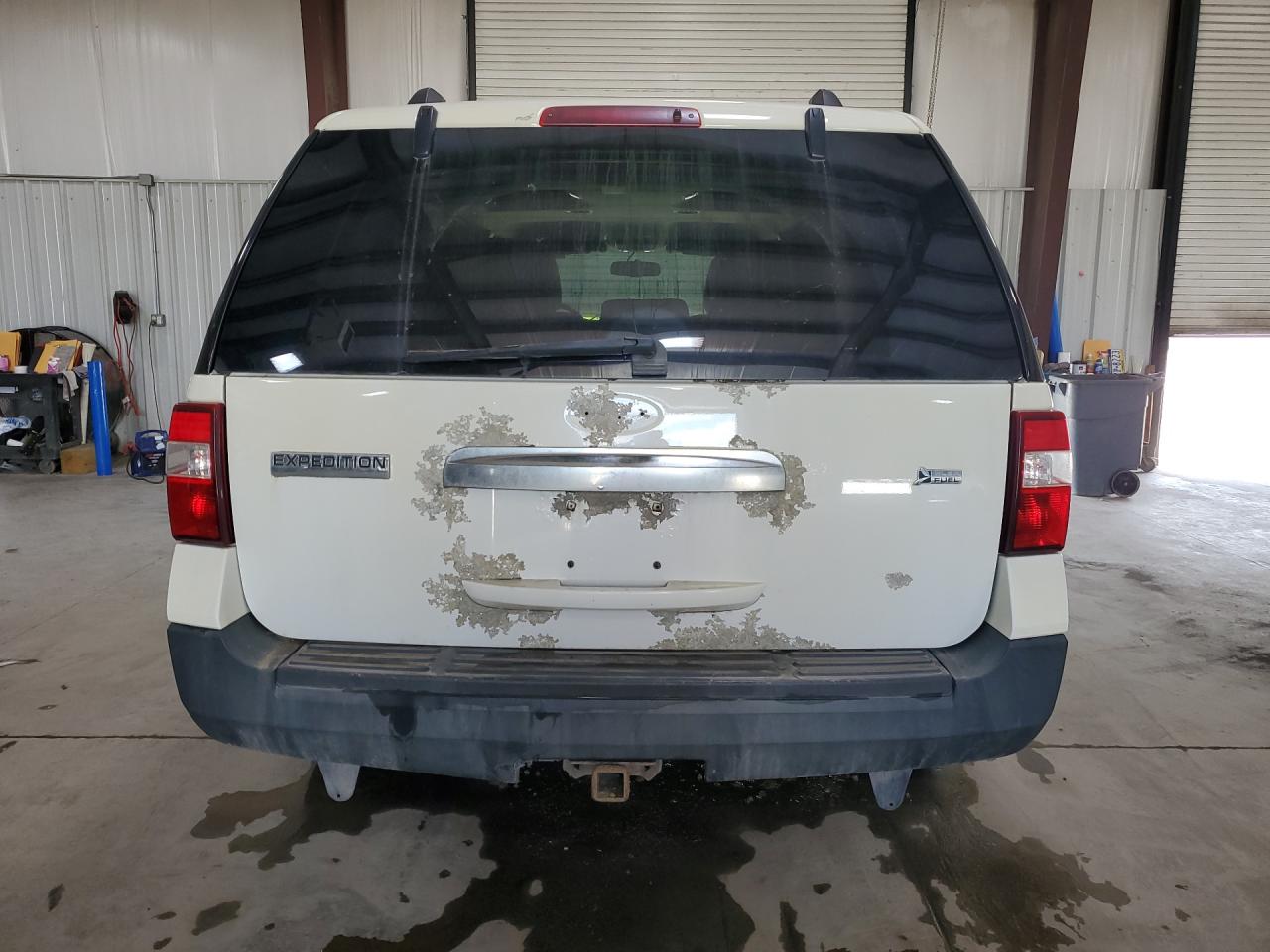 2012 Ford Expedition Xl White vin: 1FMJU1G55CEF29074 Damage: Lift Gate, Enviro Paint Damage, > 12 Inches