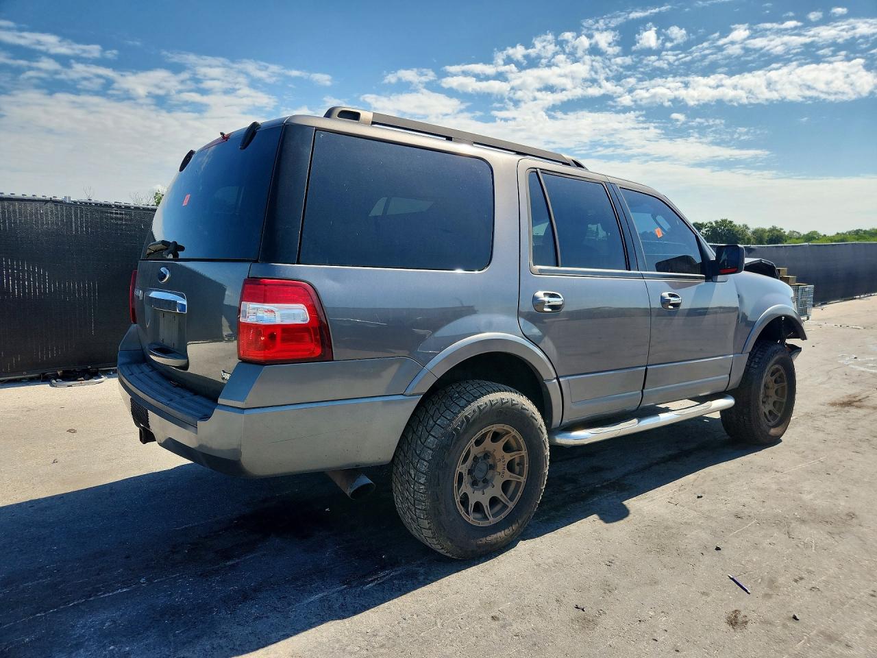 2010 Ford Expedition Xlt Gray vin: 1FMJU1G57AEB51241