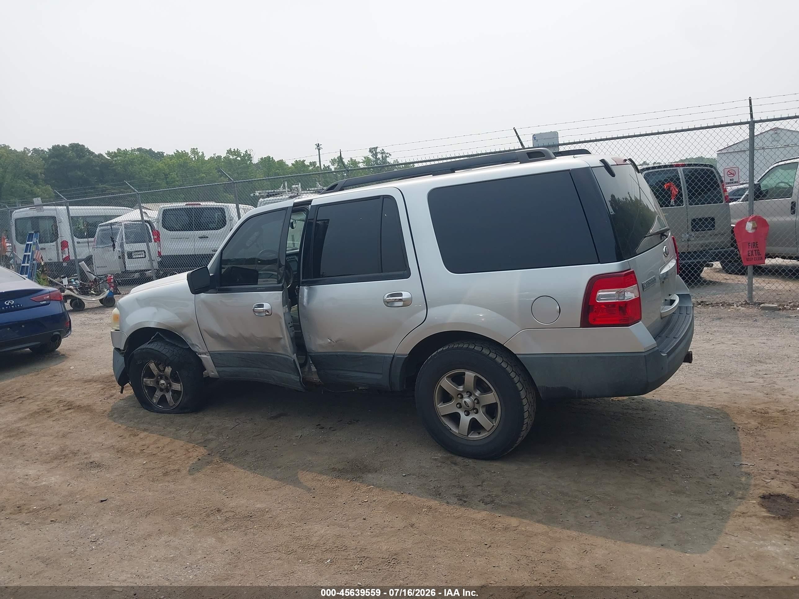 2011 Ford Expedition Xl Silver vin: 1FMJU1G57BEF44786