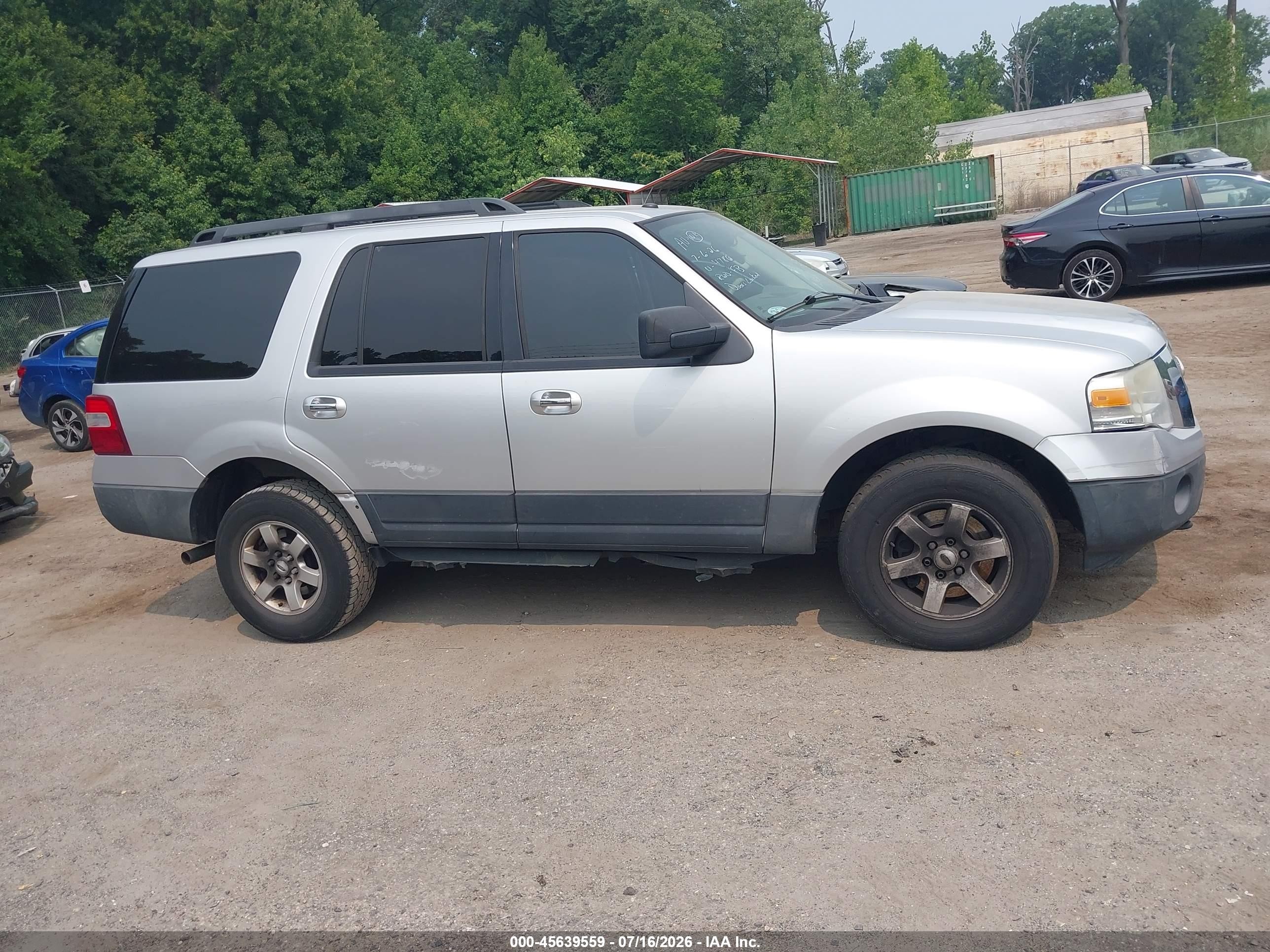 2011 Ford Expedition Xl Silver vin: 1FMJU1G57BEF44786