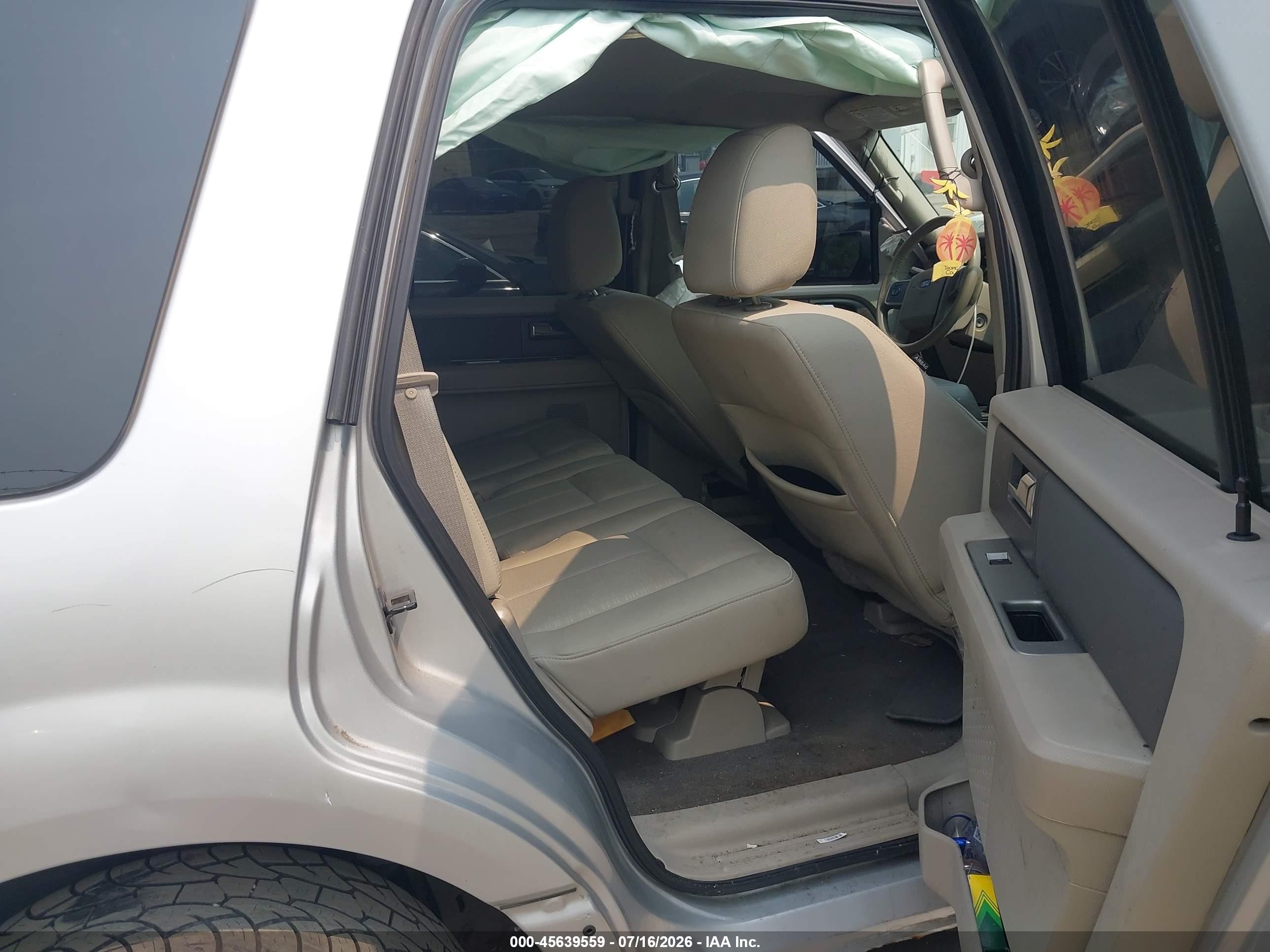 2011 Ford Expedition Xl Silver vin: 1FMJU1G57BEF44786