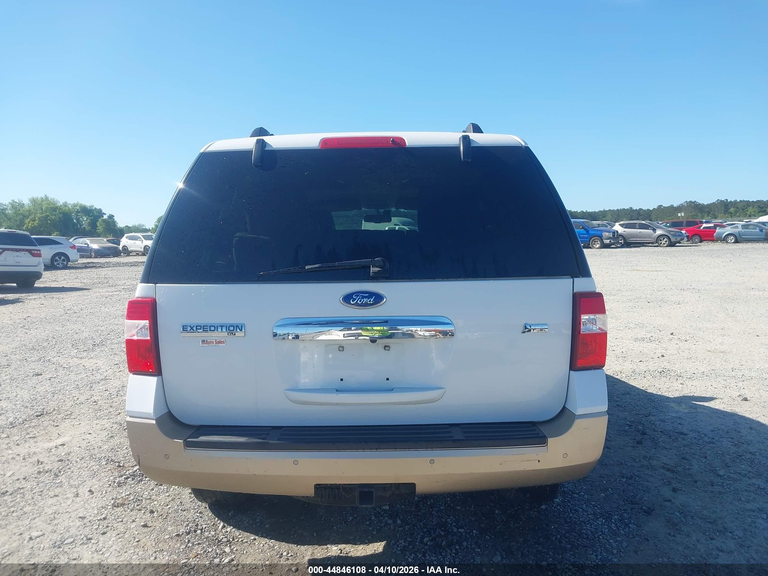 2011 Ford Expedition Xlt White vin: 1FMJU1H52BEF38490
