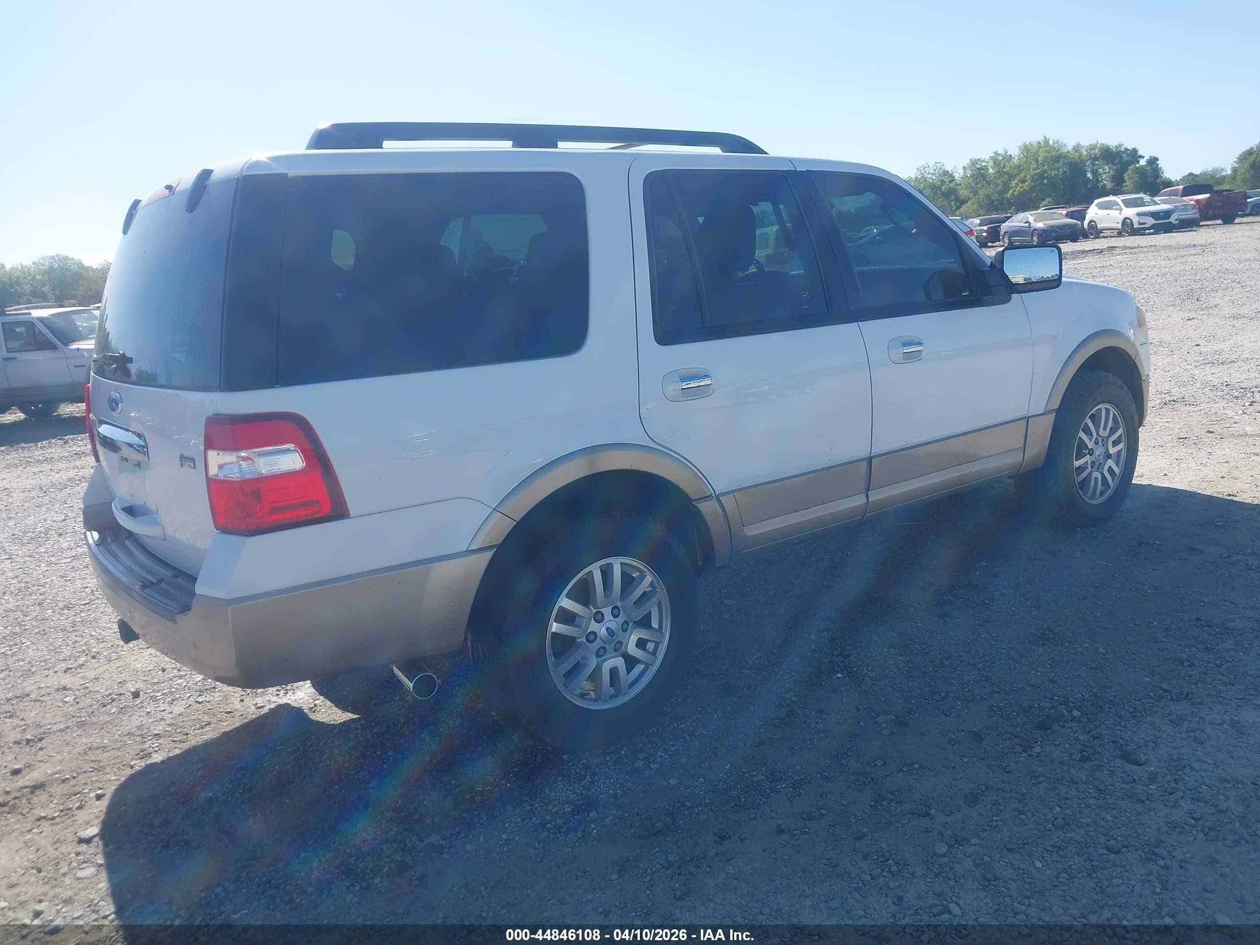 2011 Ford Expedition Xlt White vin: 1FMJU1H52BEF38490