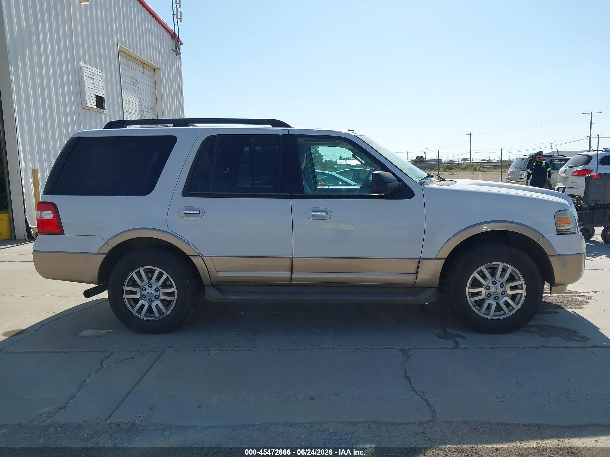 2013 Ford Expedition King Ranch/xlt White vin: 1FMJU1H52DEF38251