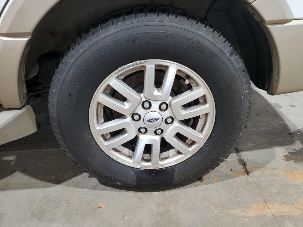 2014 Ford Expedition Xlt White vin: 1FMJU1H52EEF01945 Damage: Left Rear Wheel, Chipped, 3