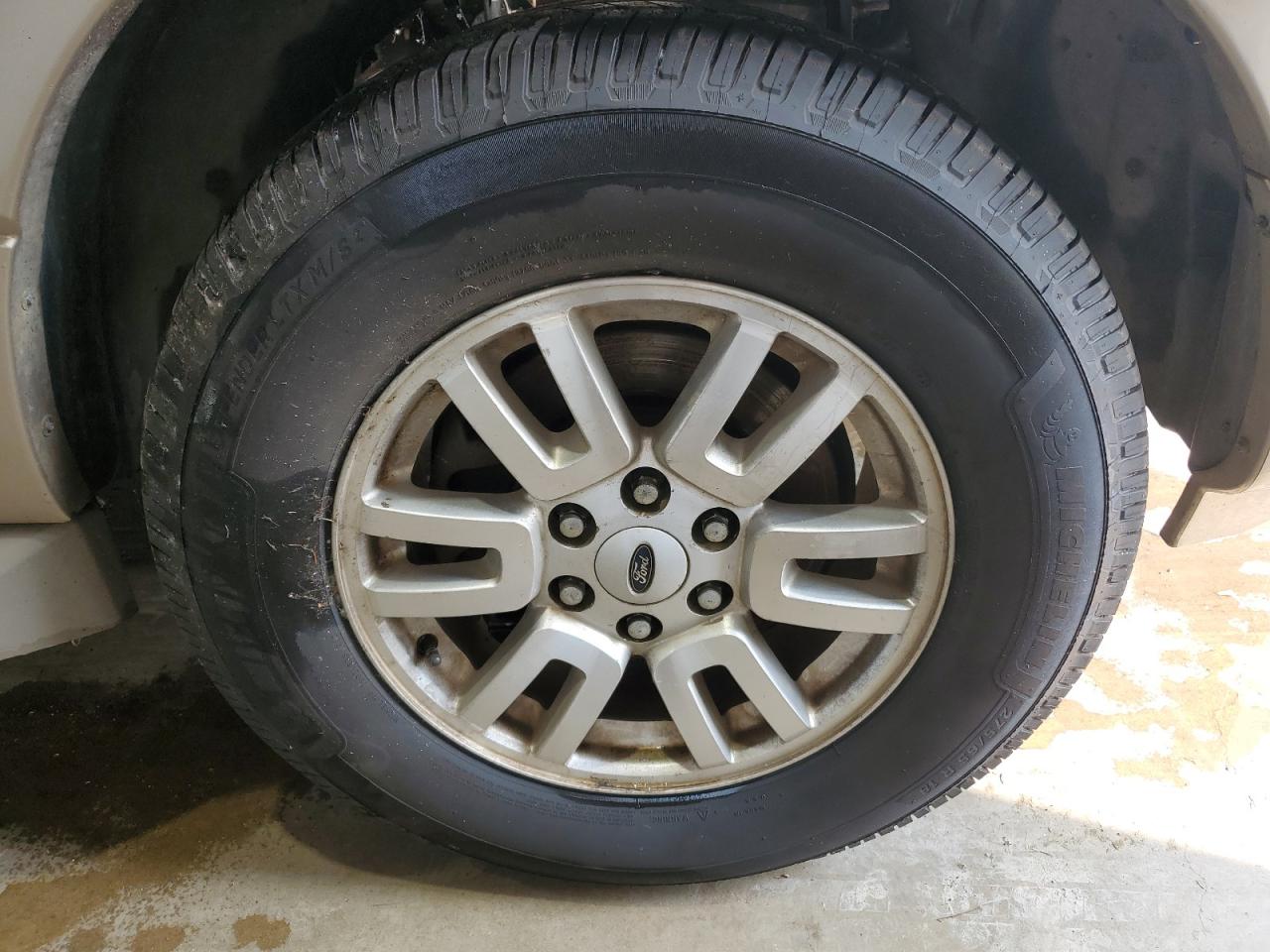 2014 Ford Expedition Xlt White vin: 1FMJU1H52EEF01945 Damage: Right Front Wheel, Chipped, 3