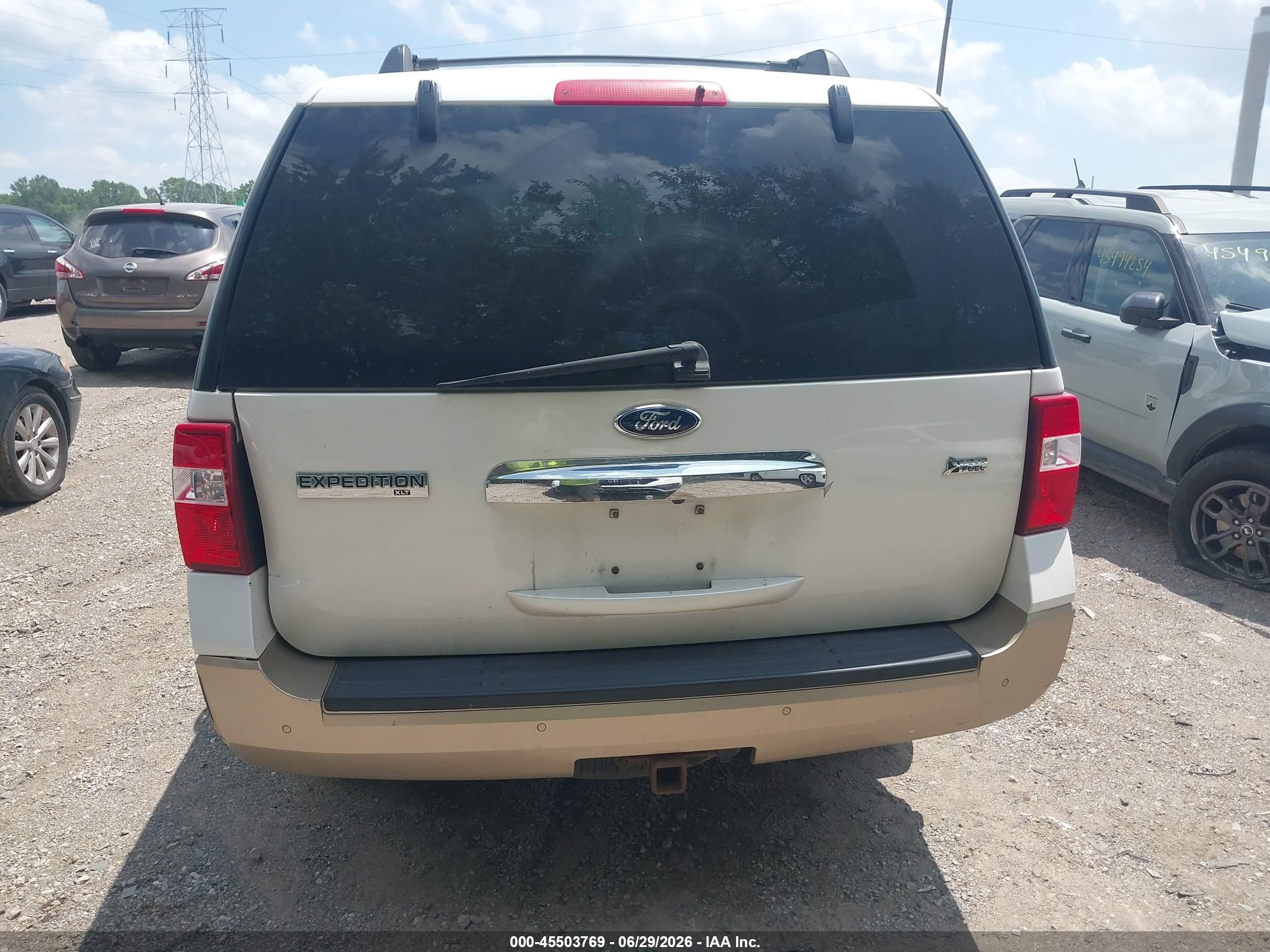 2012 Ford Expedition Xlt White vin: 1FMJU1H53CEF39150
