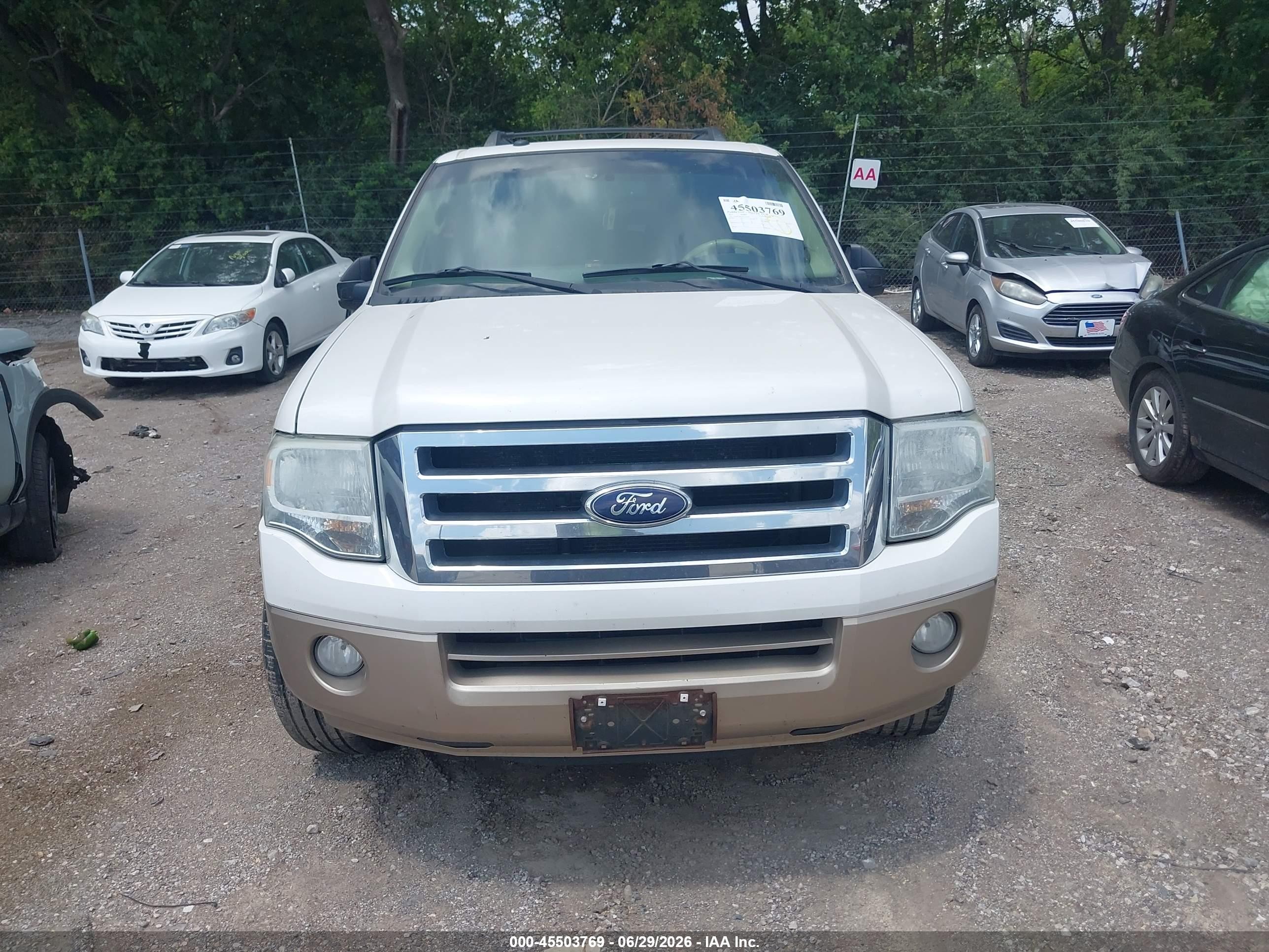 2012 Ford Expedition Xlt White vin: 1FMJU1H53CEF39150