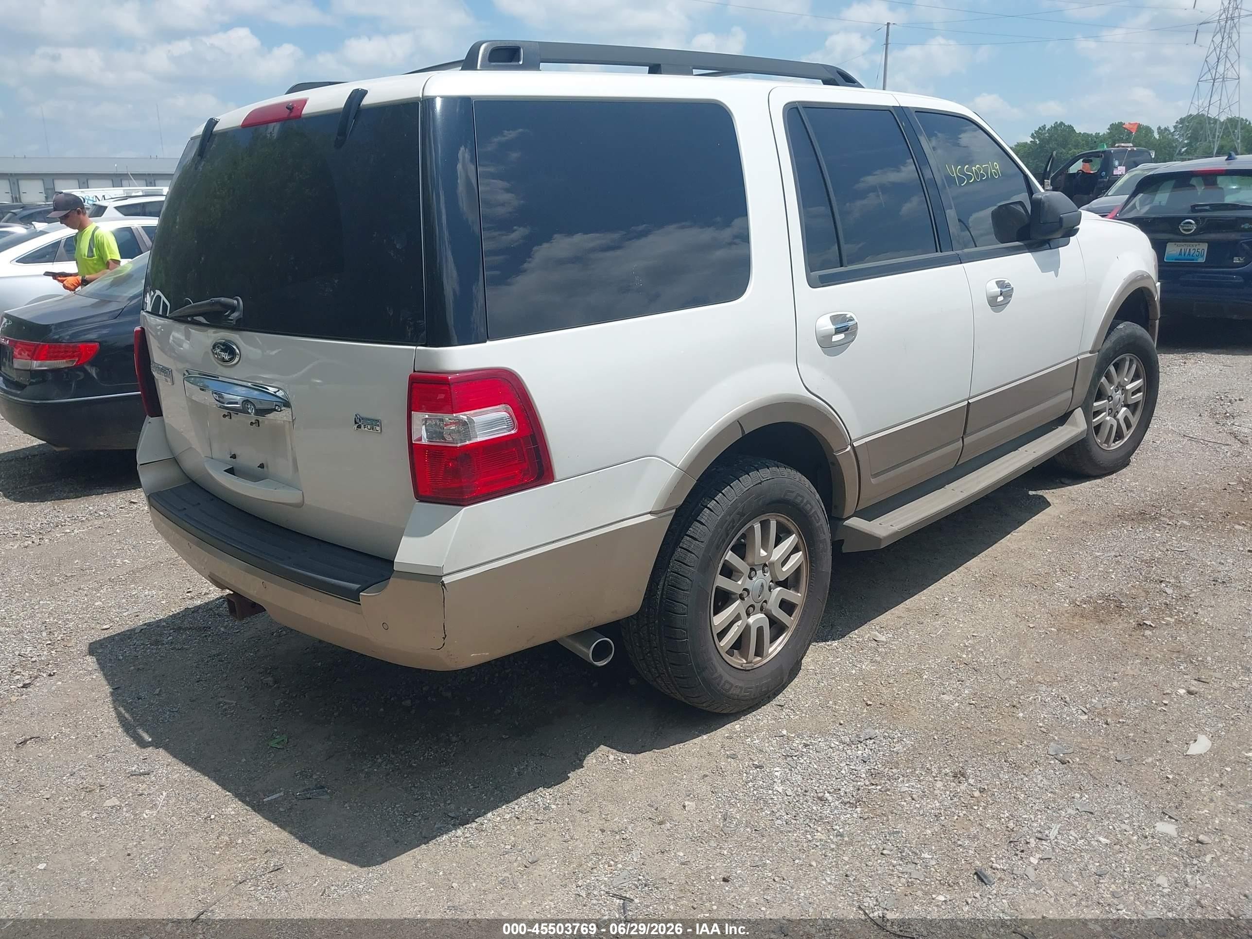 2012 Ford Expedition Xlt White vin: 1FMJU1H53CEF39150