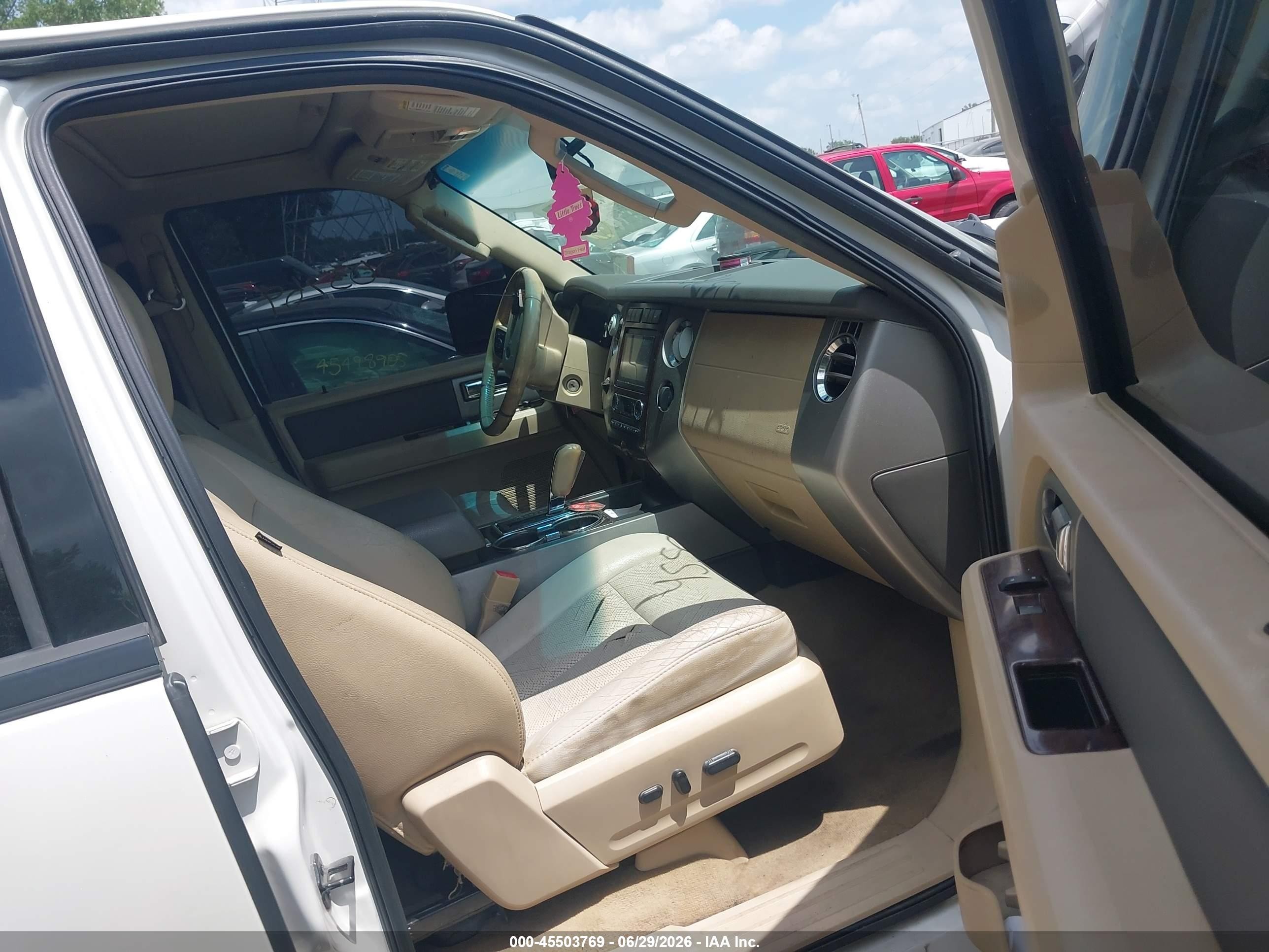 2012 Ford Expedition Xlt White vin: 1FMJU1H53CEF39150