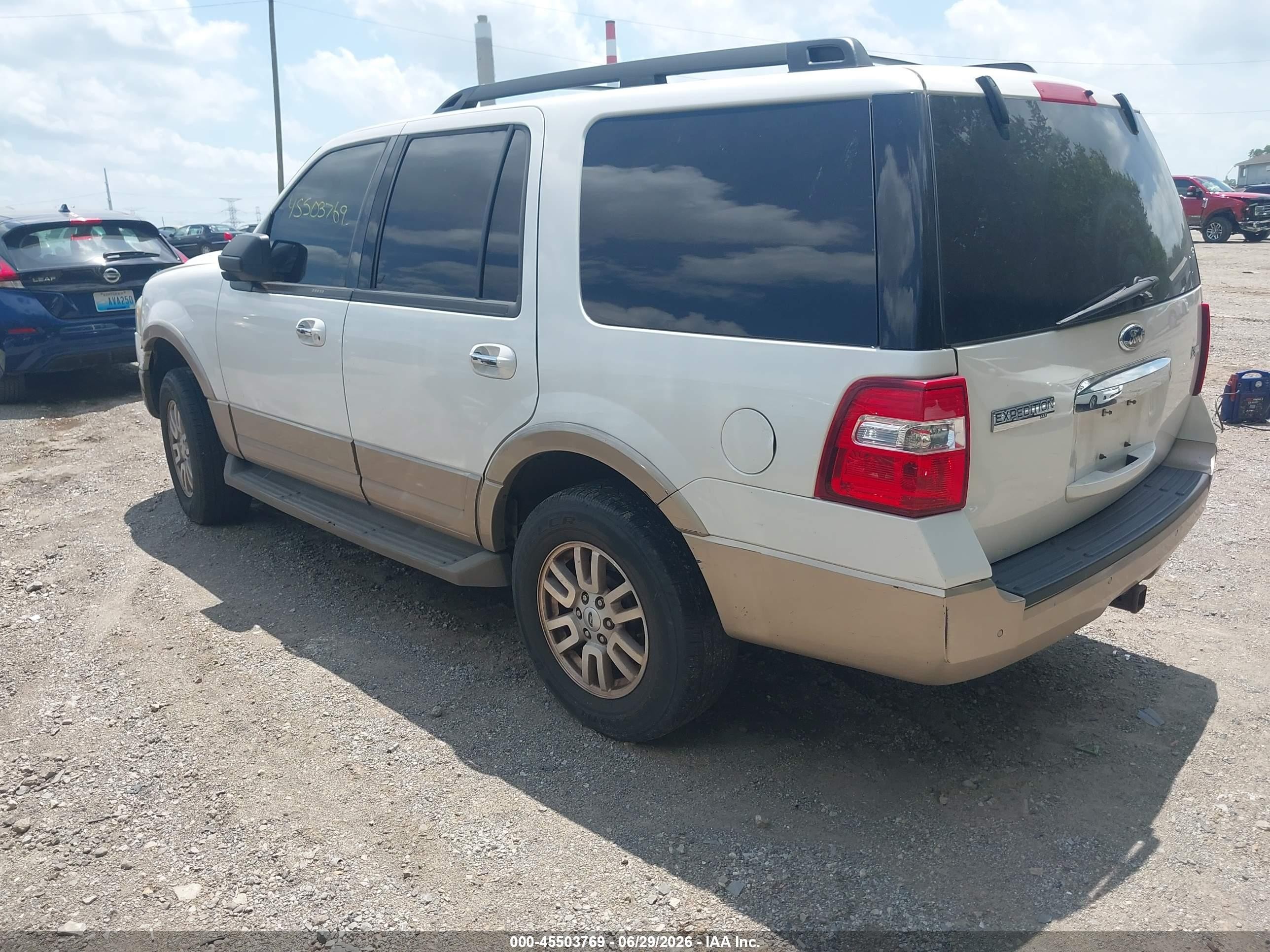 2012 Ford Expedition Xlt White vin: 1FMJU1H53CEF39150