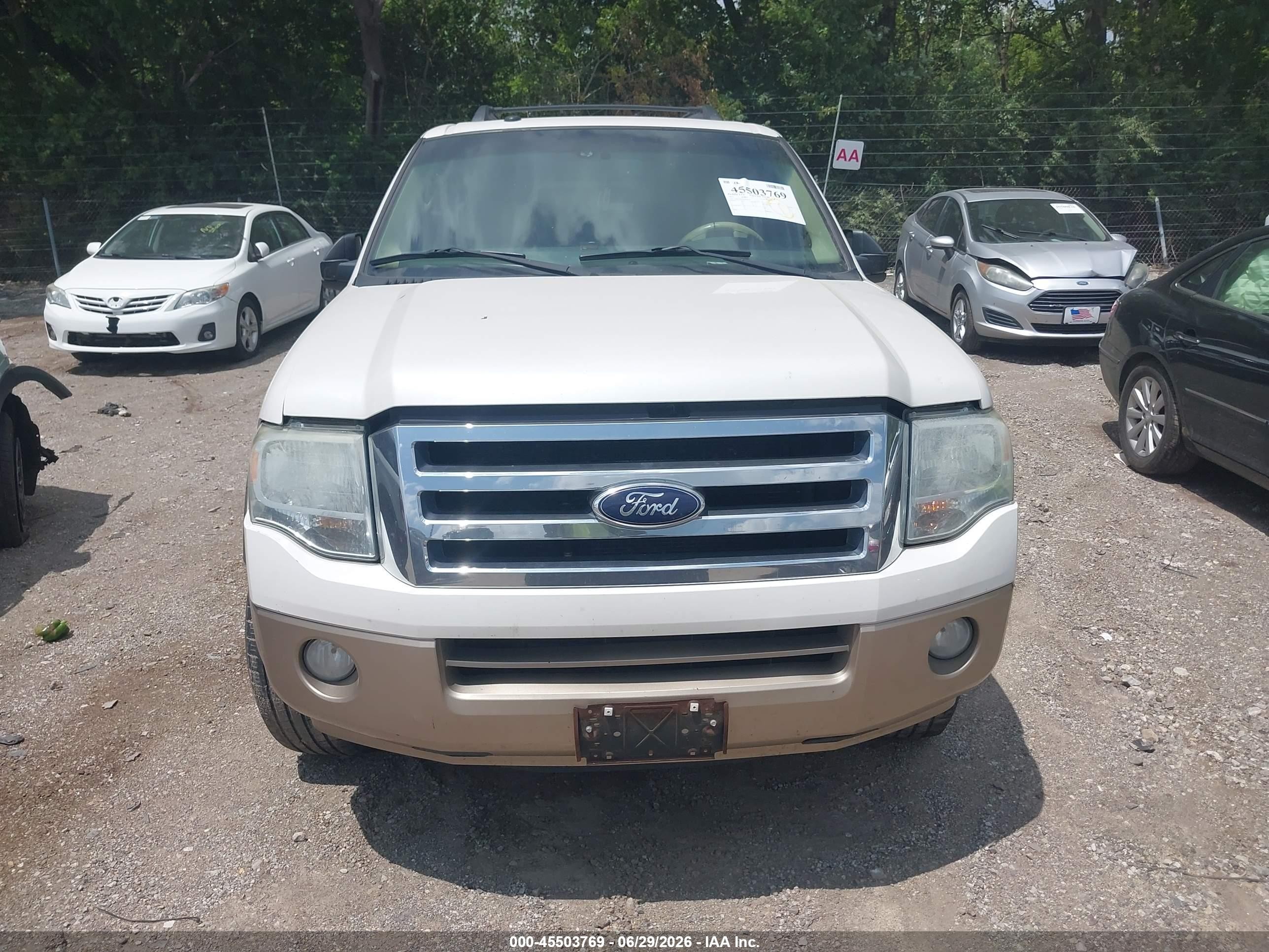 2012 Ford Expedition Xlt White vin: 1FMJU1H53CEF39150