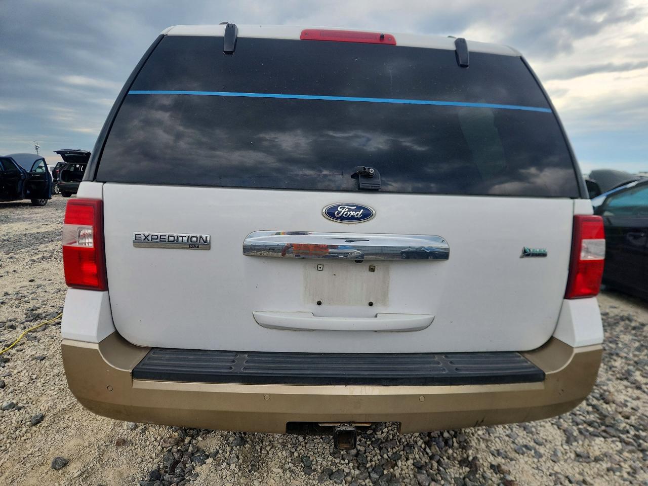 2011 Ford Expedition Xlt Белый vin: 1FMJU1H54BEF22212