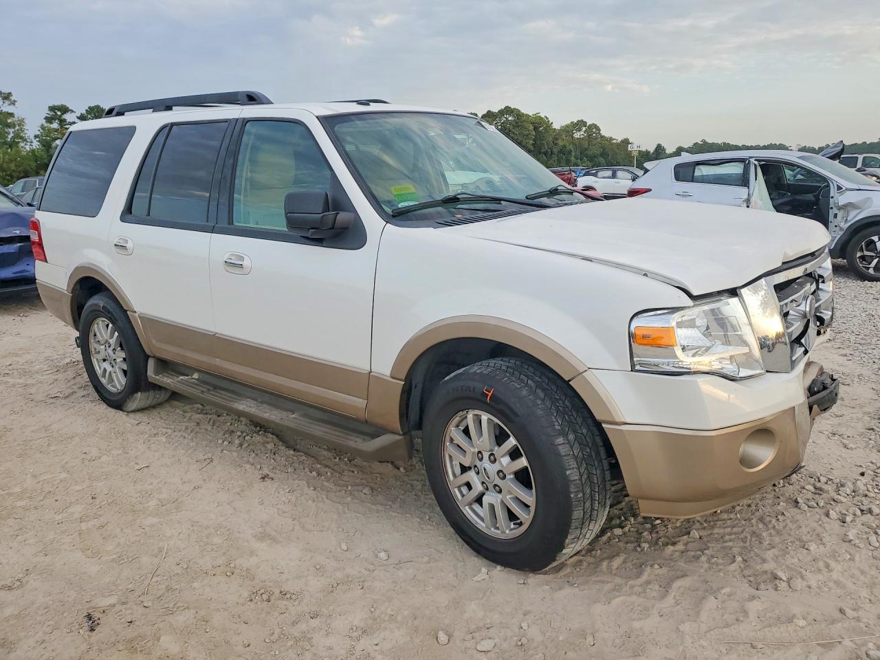 2014 Ford Expedition Xlt White vin: 1FMJU1H54EEF22487