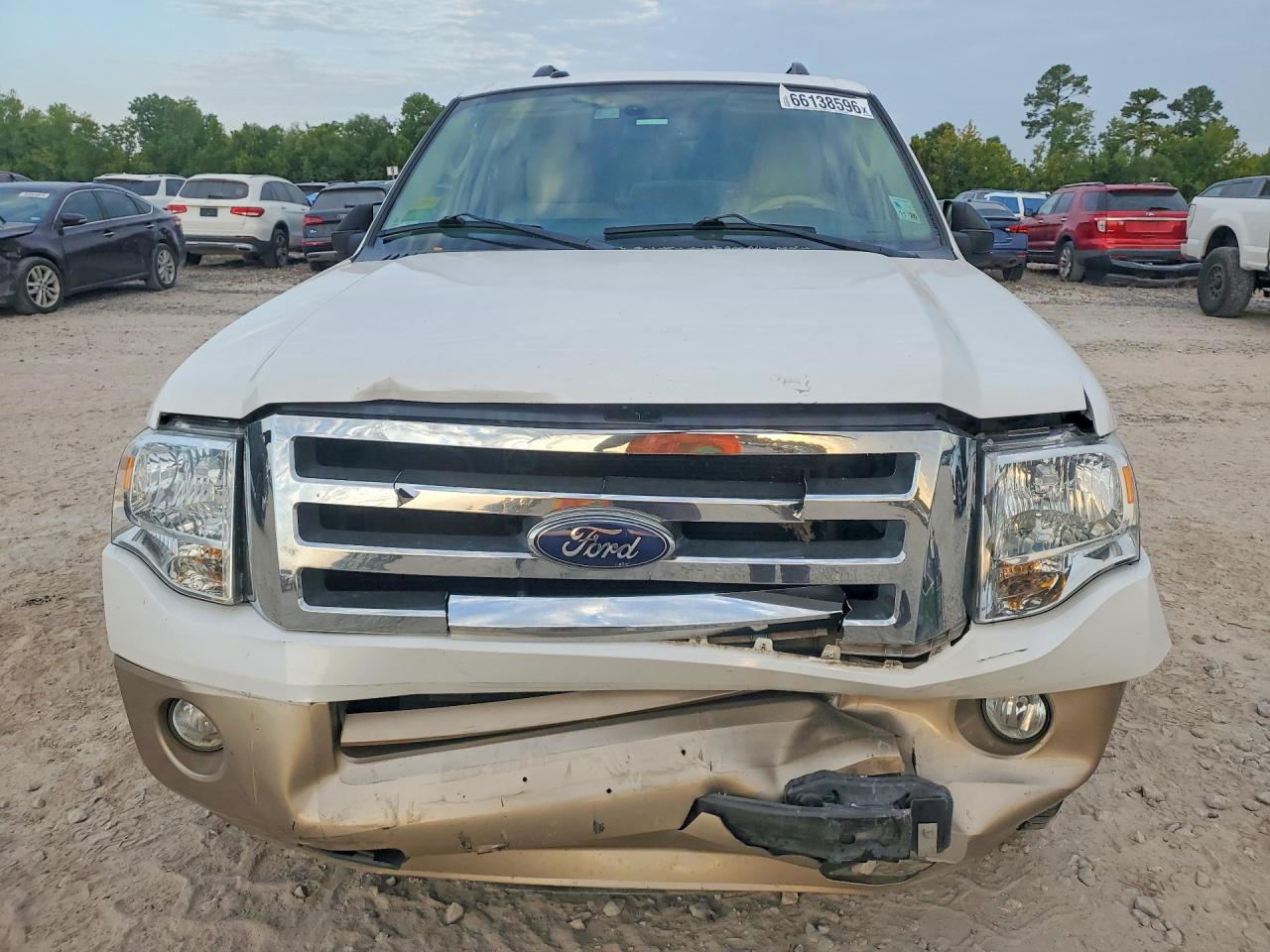 2014 Ford Expedition Xlt White vin: 1FMJU1H54EEF22487