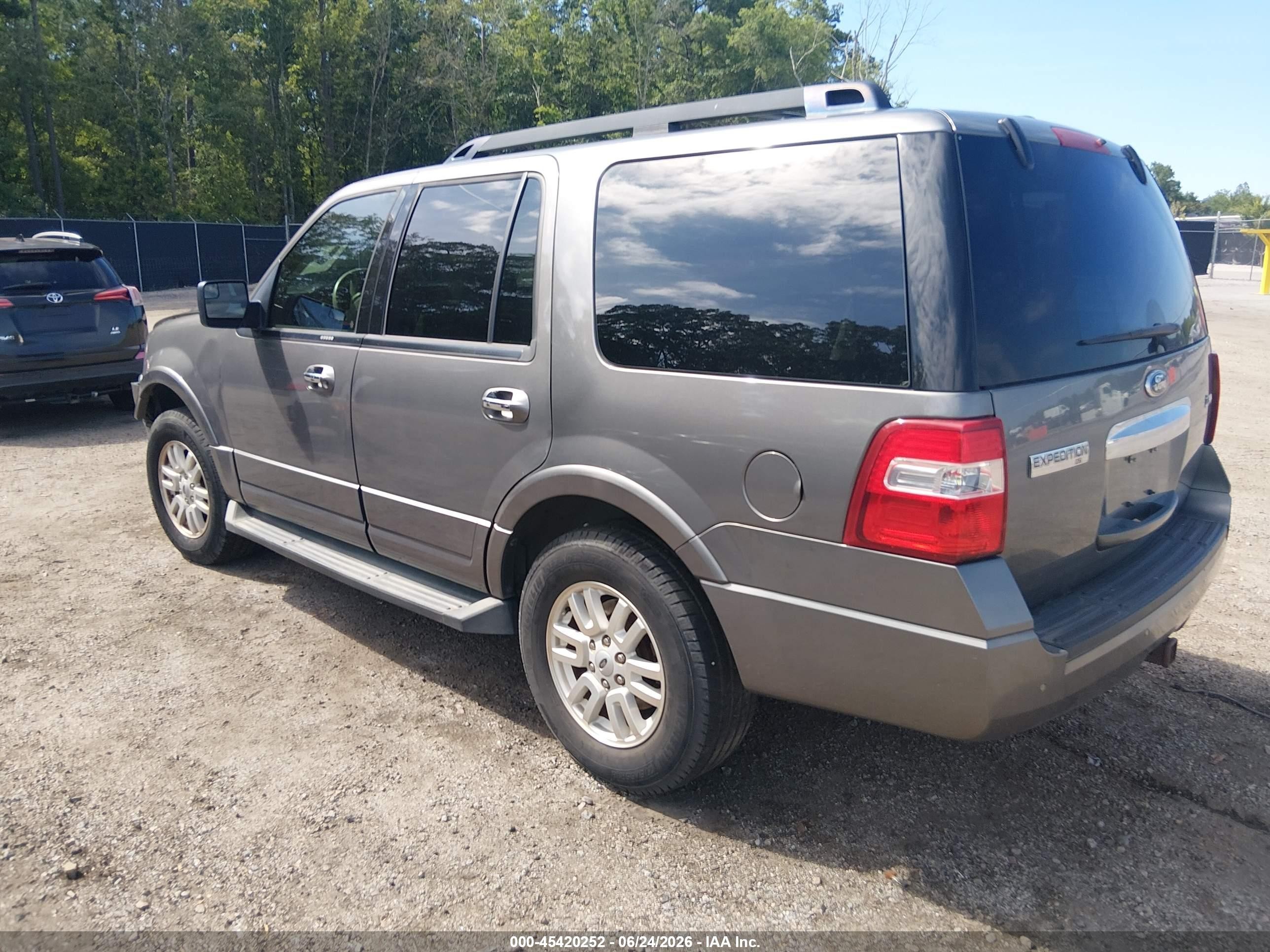 2014 Ford Expedition Xlt Gray vin: 1FMJU1H54EEF26328